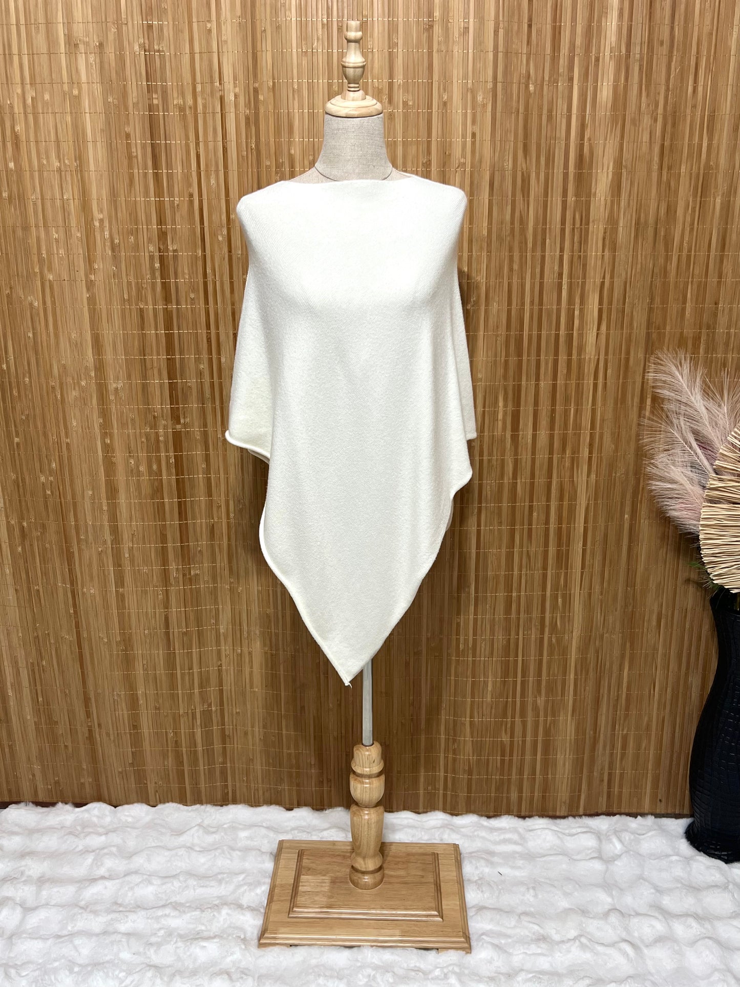 Capa Punto Asimétrica en Pico | Talla Única (XS a XL)