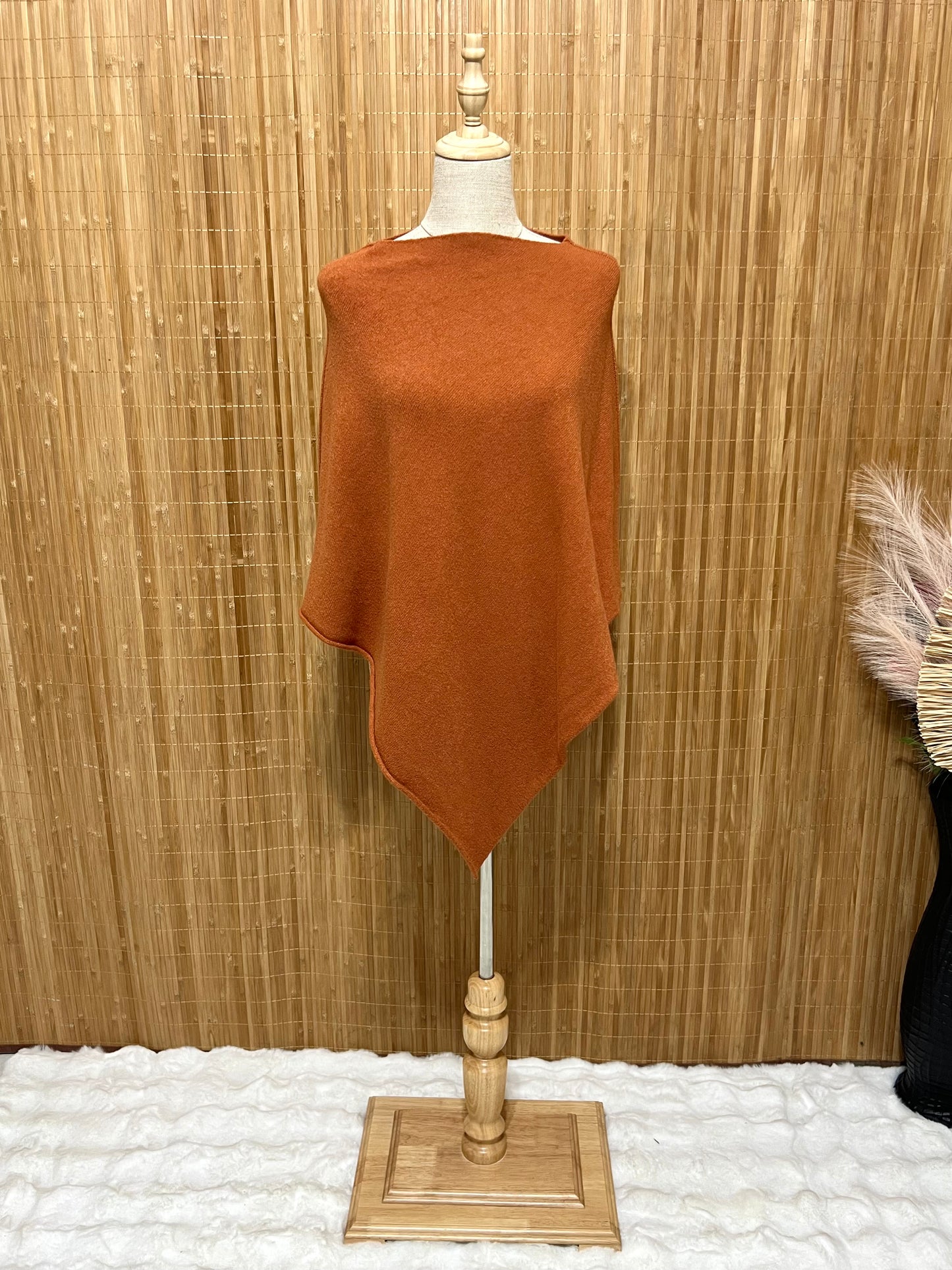 Capa Punto Asimétrica en Pico | Talla Única (XS a XL)