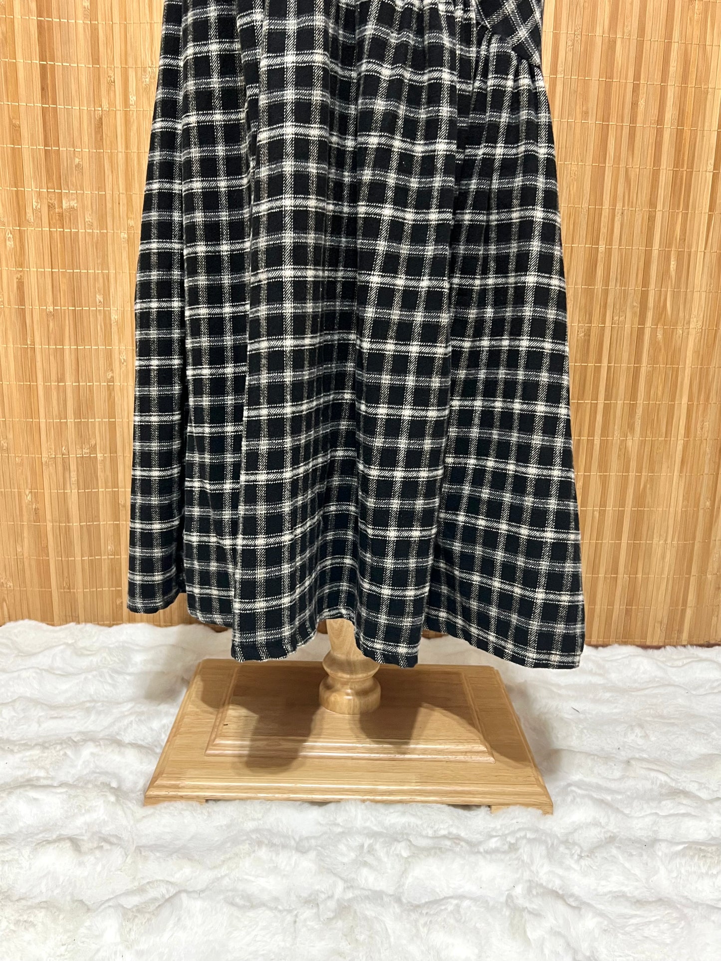 Falda de cuadros clásica asimétrica – Colores burdeos, azul marino, marrón y negro