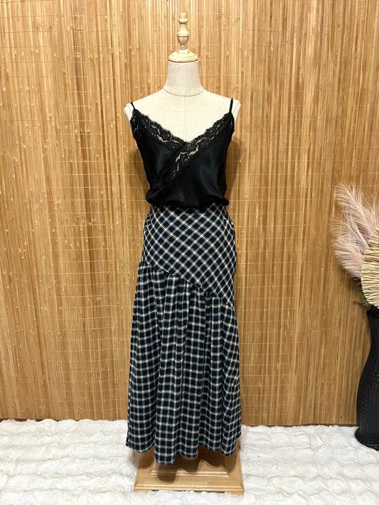 Falda de cuadros clásica asimétrica – Colores burdeos, azul marino, marrón y negro