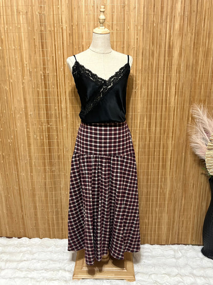 Falda de cuadros clásica asimétrica – Colores burdeos, azul marino, marrón y negro