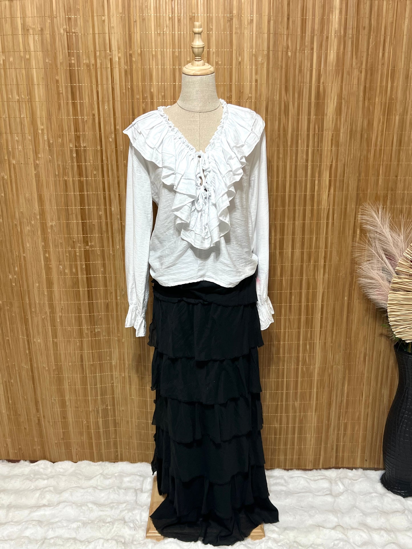 Blusa lisa con volantes y lazo | Puño elástico | Colores burdeos, blanco y negro