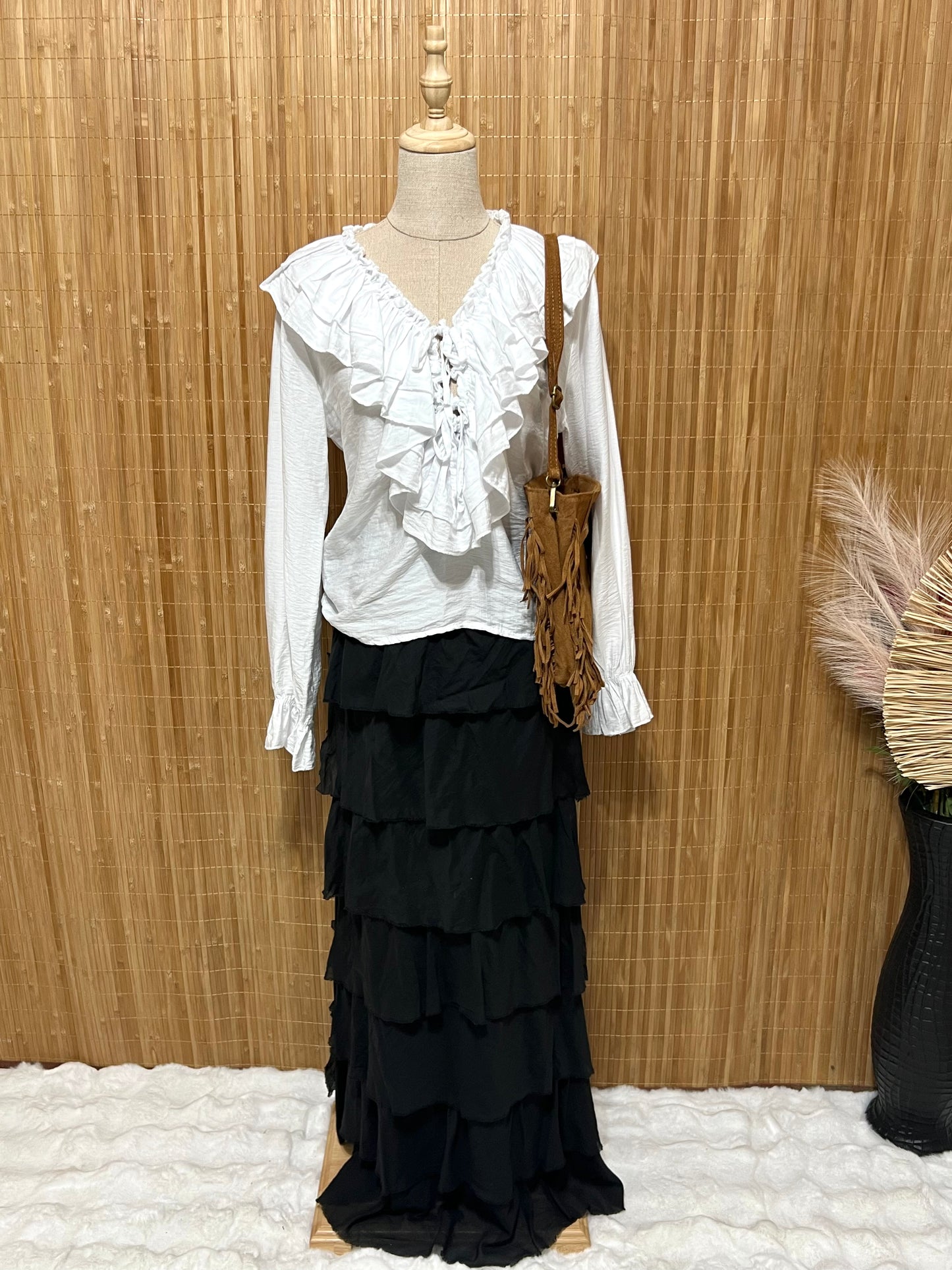 Blusa lisa con volantes y lazo | Puño elástico | Colores burdeos, blanco y negro