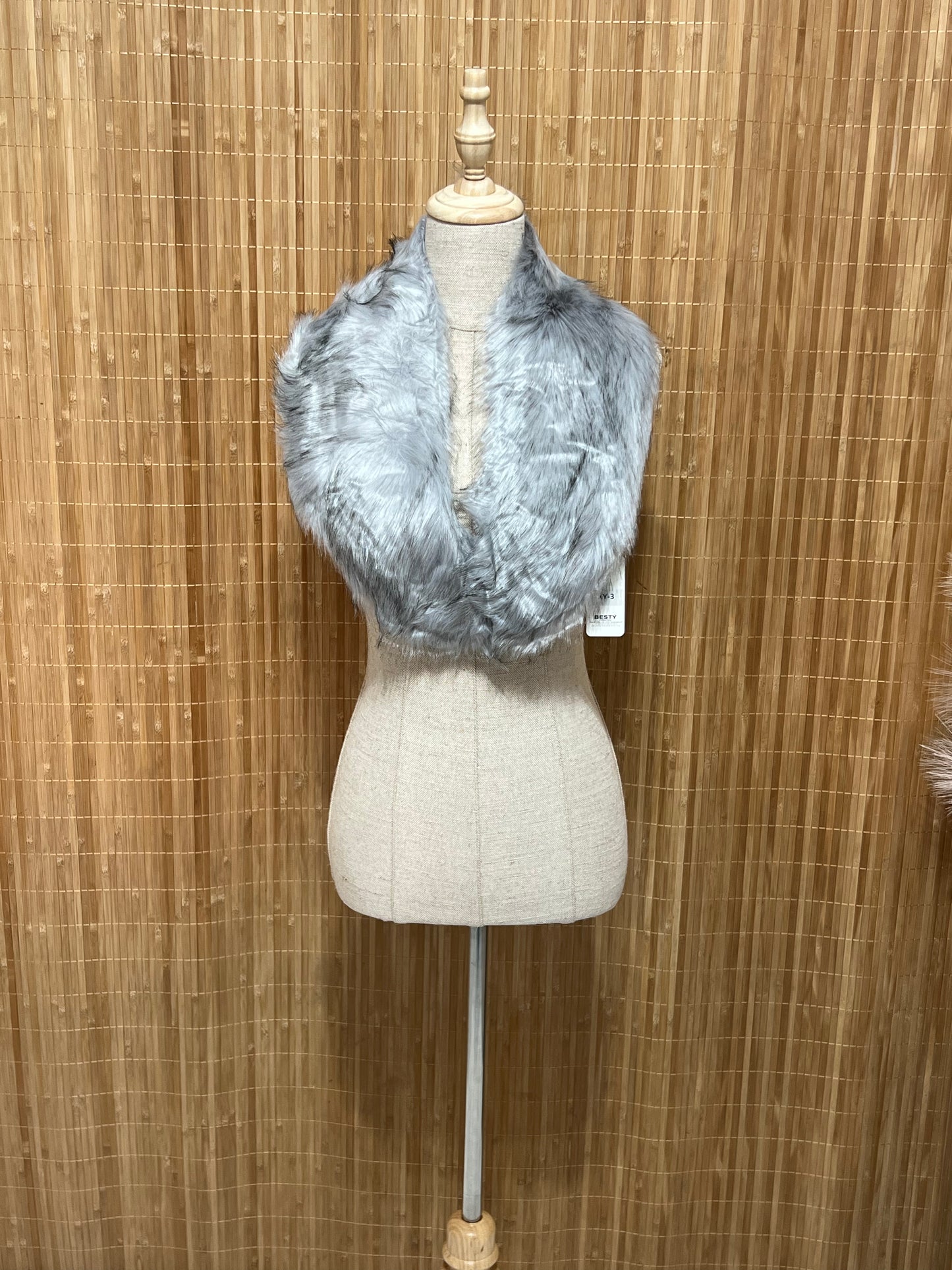 Cuello de pelo efecto natural con broche – Suave, elegante y disponible en varios colores