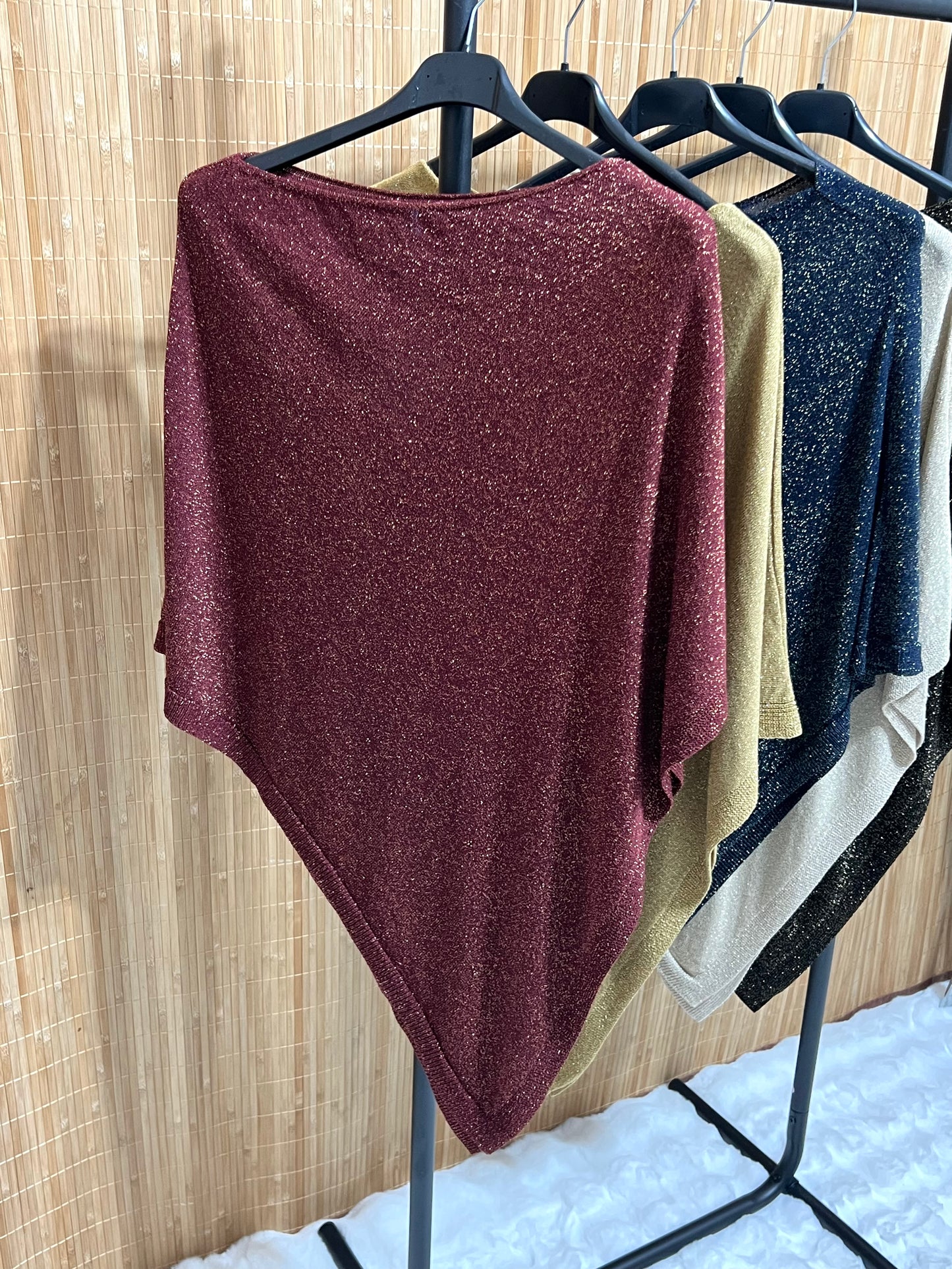 Capa Punto Asimétrica en Pico | Talla Única (XS a XL)