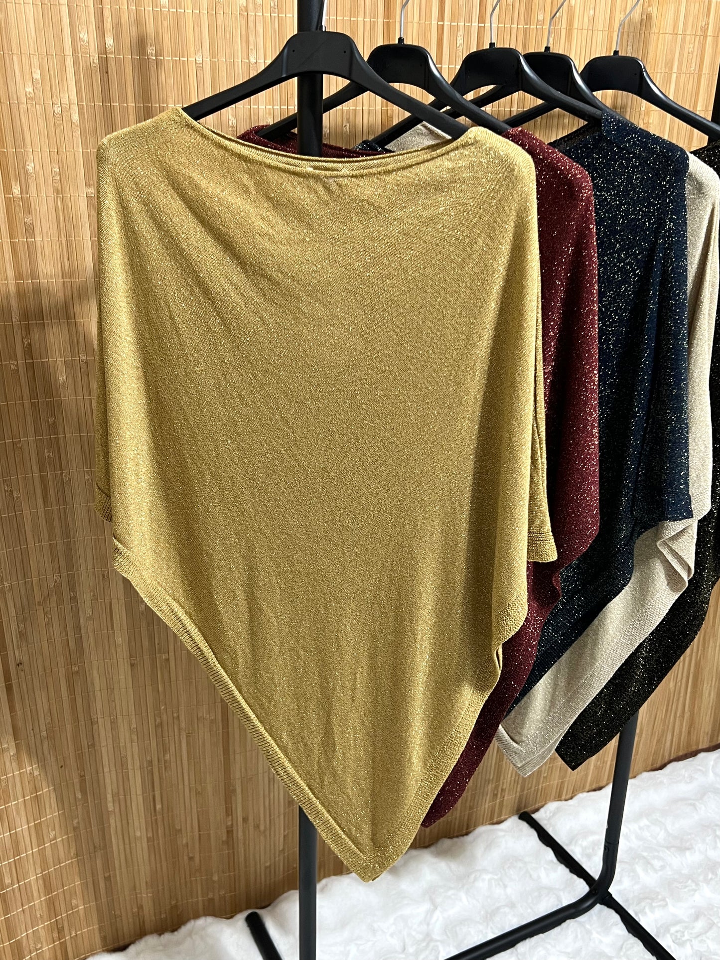 Capa Punto Asimétrica en Pico | Talla Única (XS a XL)