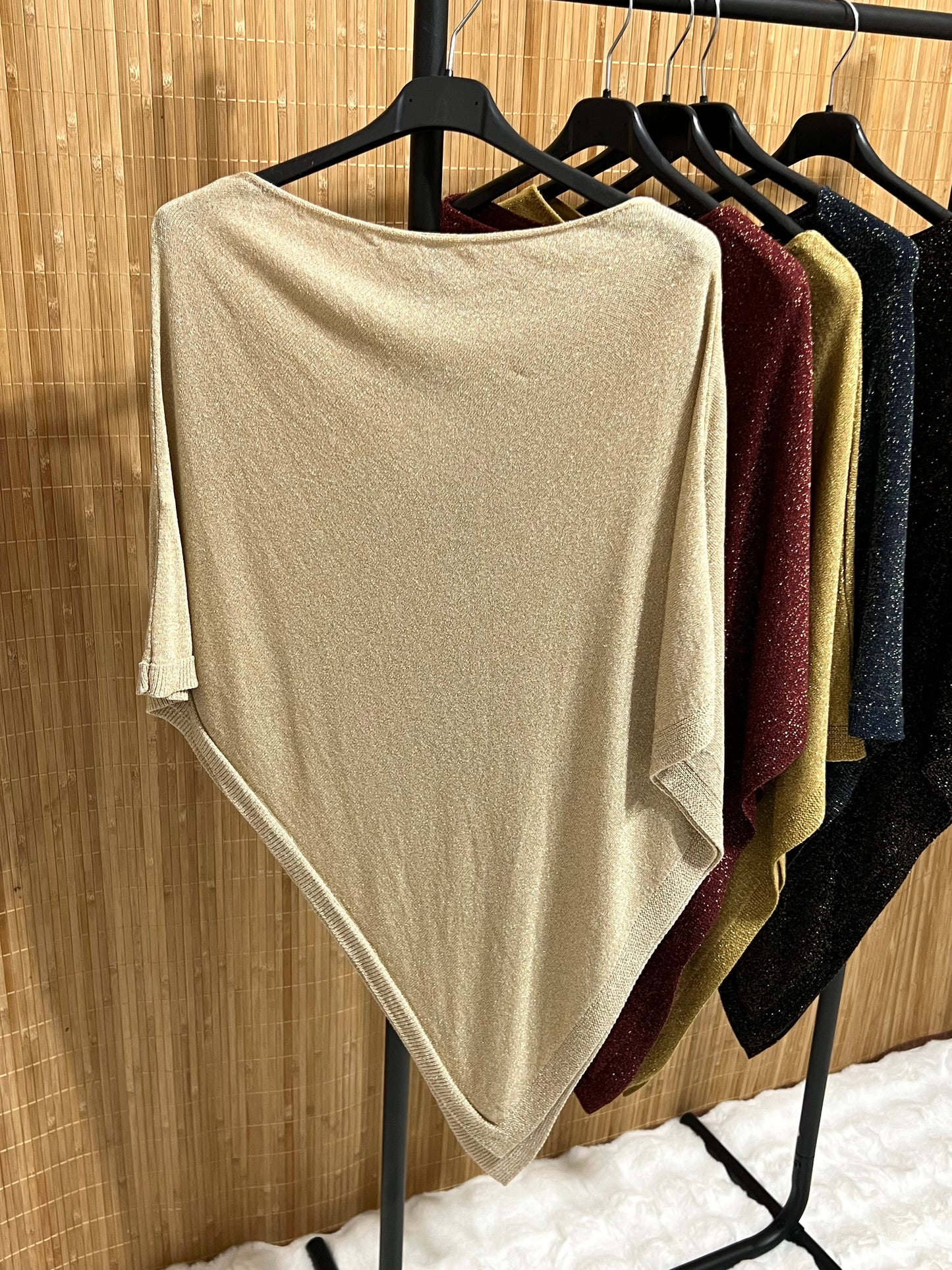 Capa Punto Asimétrica en Pico | Talla Única (XS a XL)