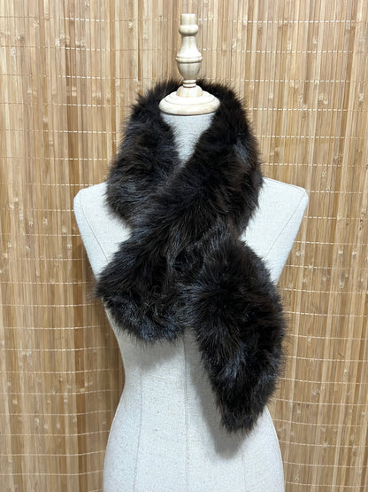 Cuello largo y grueso de Pelo efecto natural Cruzado – Suave y elegante