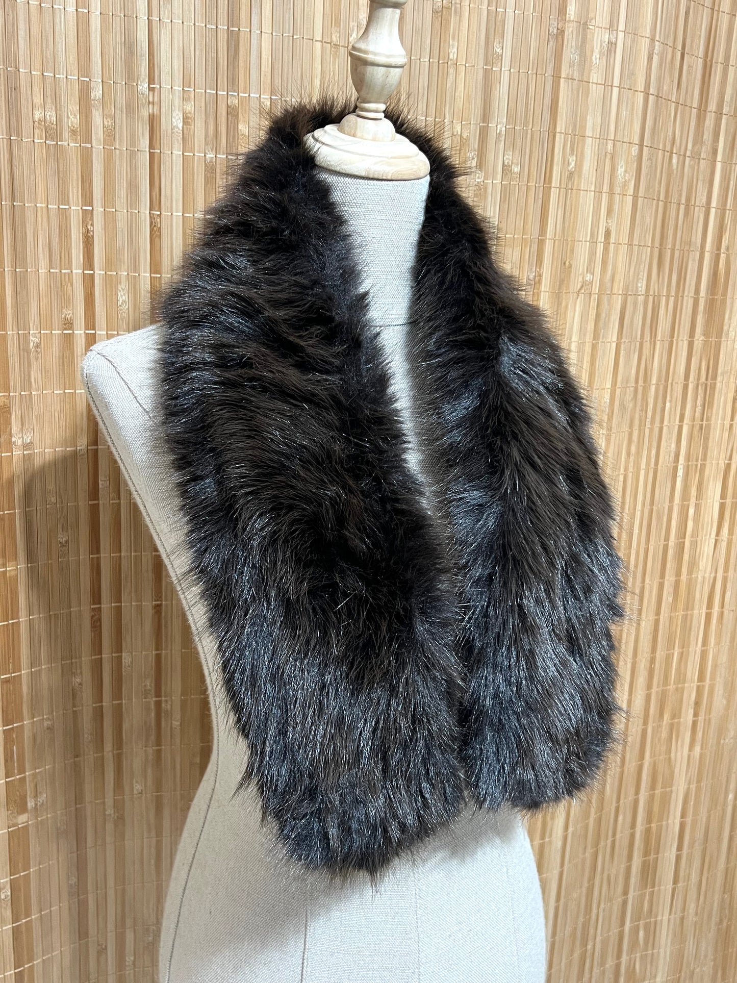 Cuello largo y grueso de Pelo efecto natural Cruzado – Suave y elegante