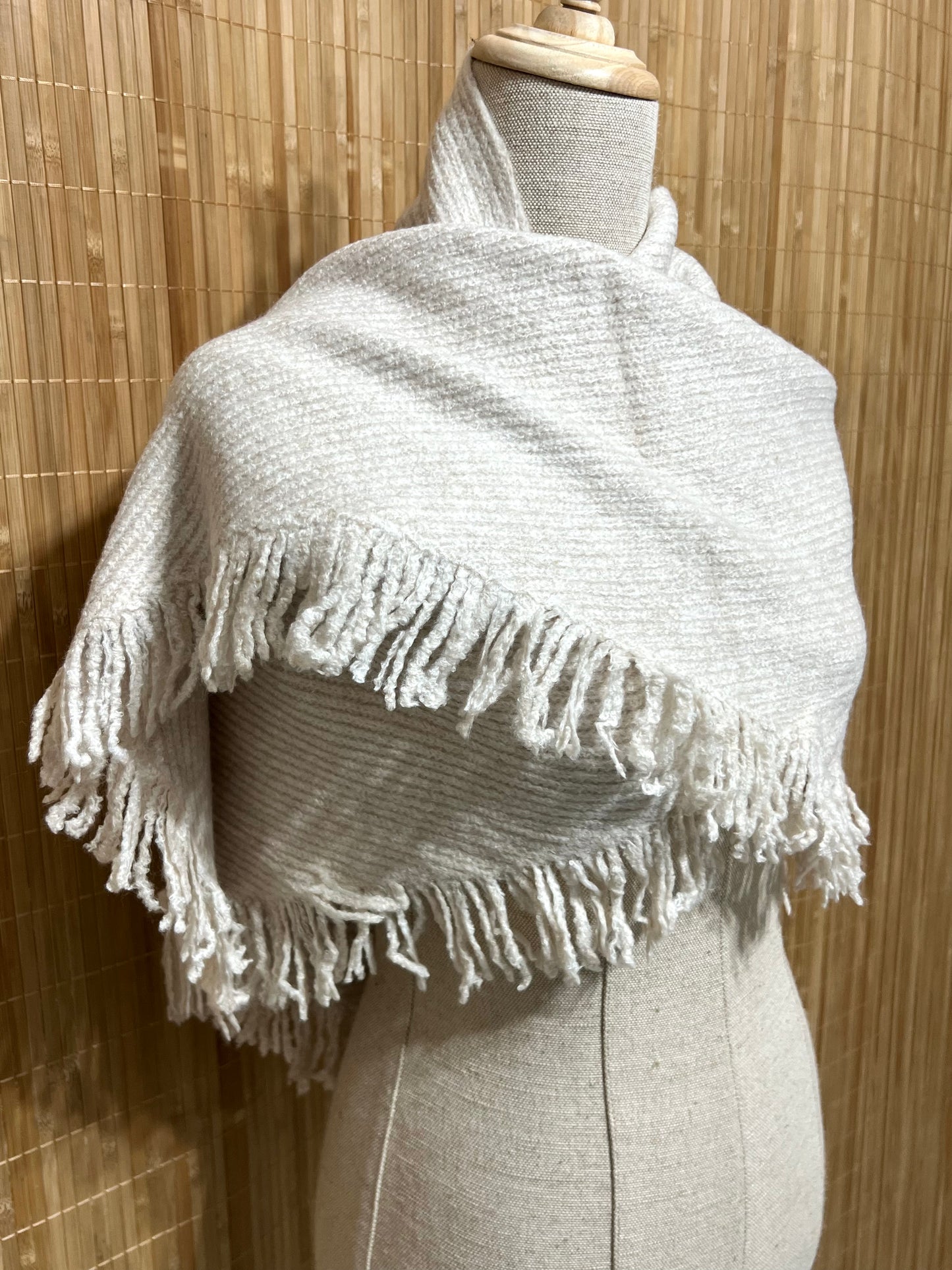 Capa o Chal de Punto con Flecos Multiposición | Grueso y elegante para otoño/invierno