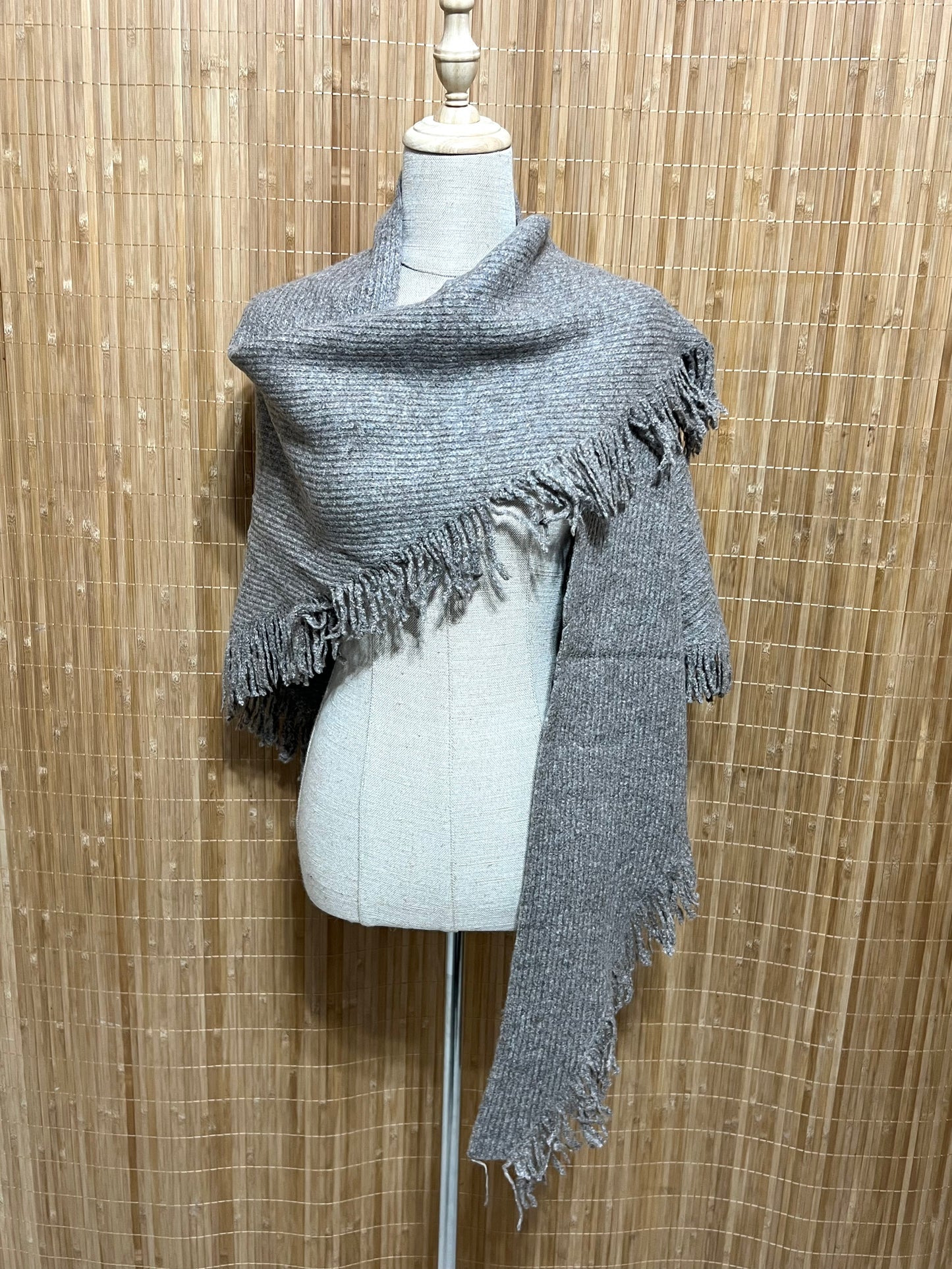 Capa o Chal de Punto con Flecos Multiposición | Grueso y elegante para otoño/invierno