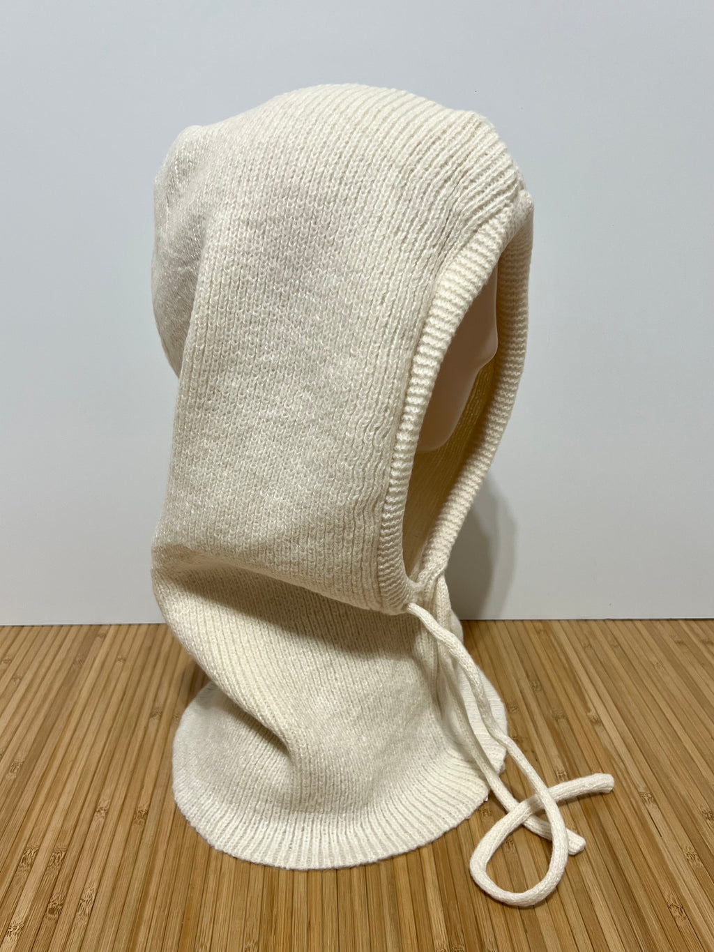 Balaclava de Punto Grueso con Cordón Ajustable – Capucha y Bufanda de Invierno