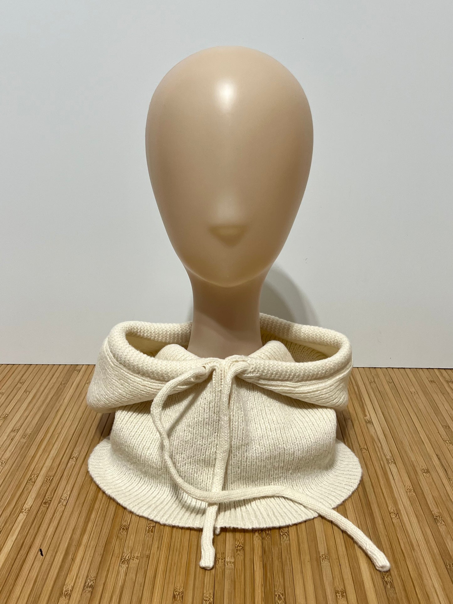 Balaclava de Punto Grueso con Cordón Ajustable – Capucha y Bufanda de Invierno