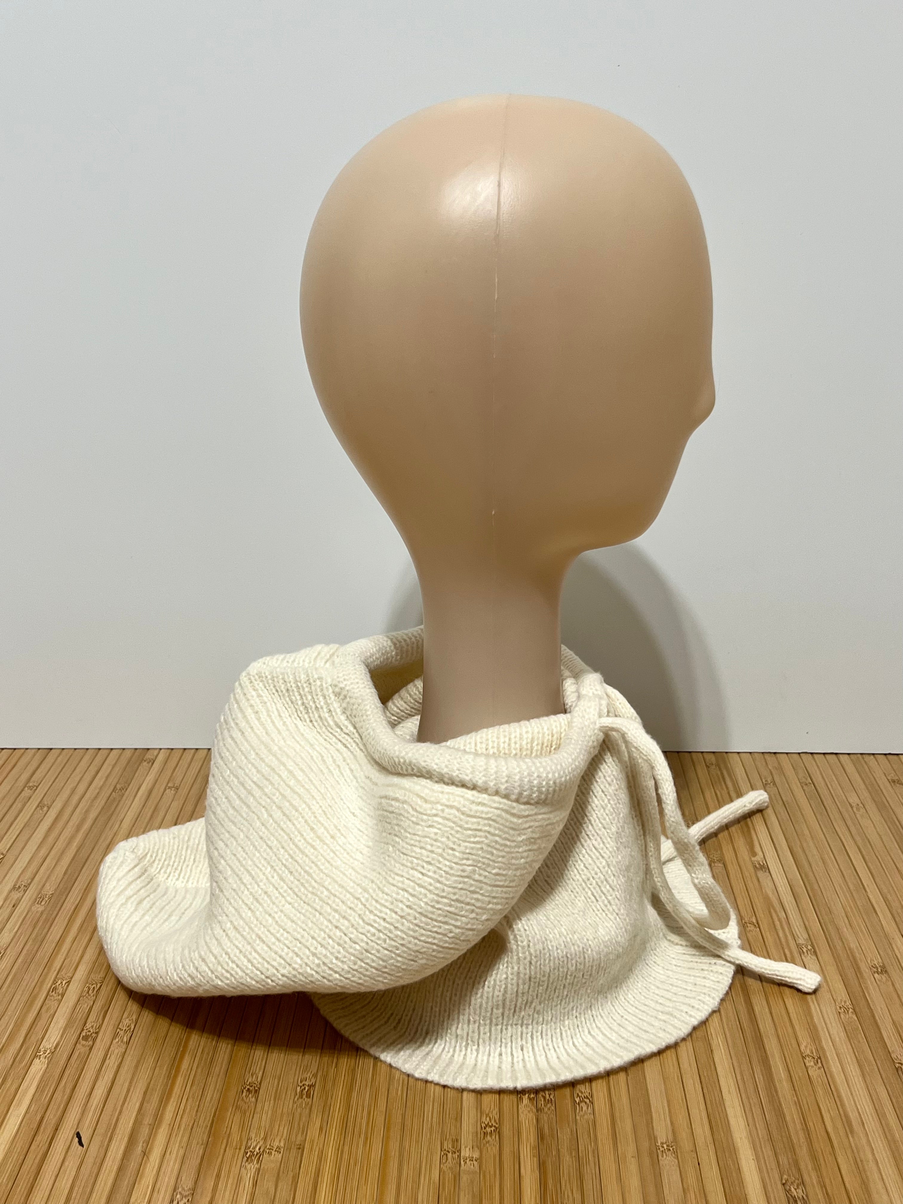 Balaclava de Punto Grueso con Cordón Ajustable – Capucha y Bufanda de Invierno