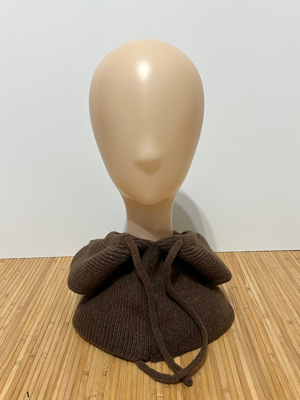 Balaclava de Punto Grueso con Cordón Ajustable – Capucha y Bufanda de Invierno