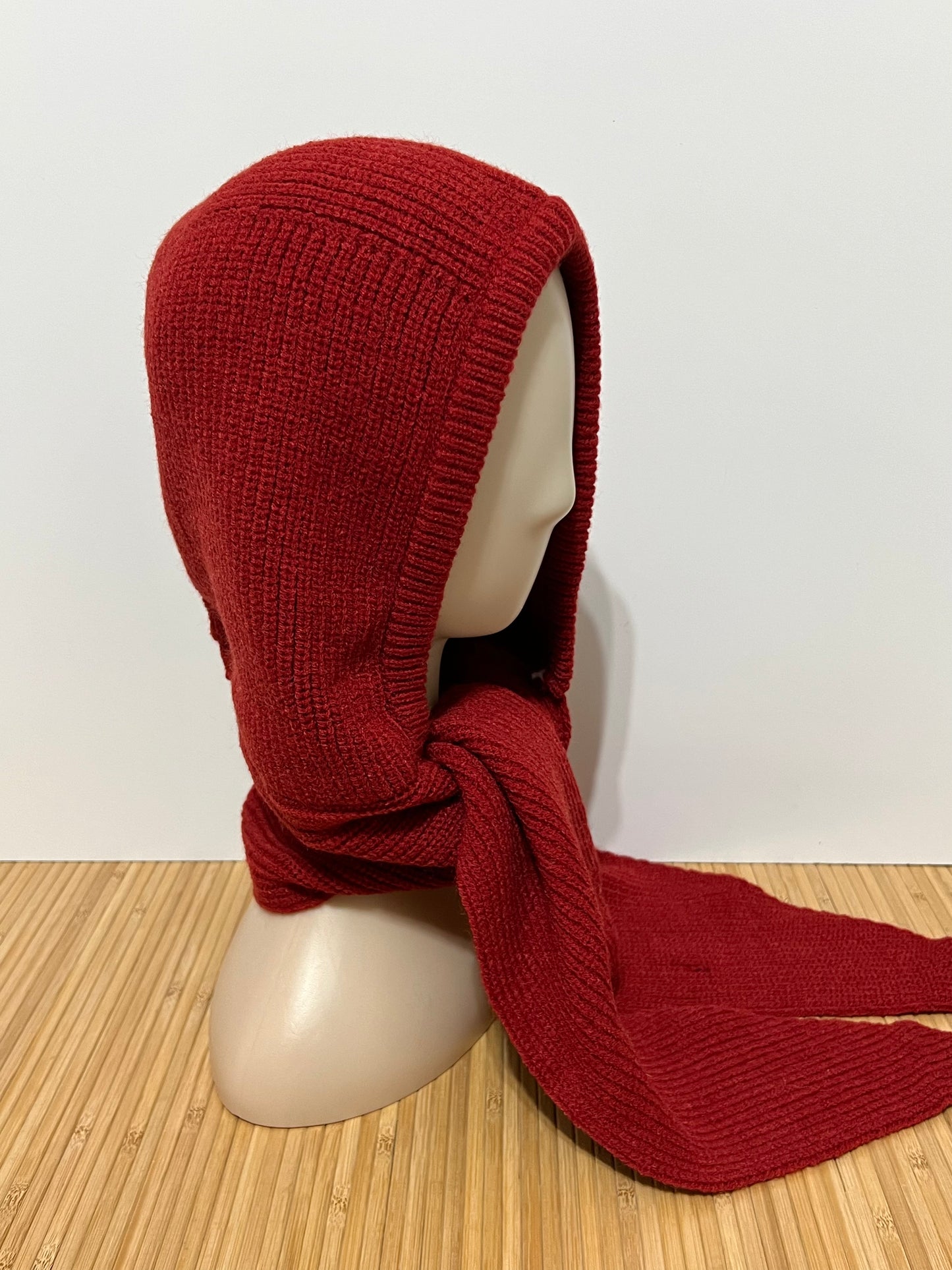 Balaclava de Punto con Lazo y Capucha – Bufanda Acabado en Pico y Efecto Lazo