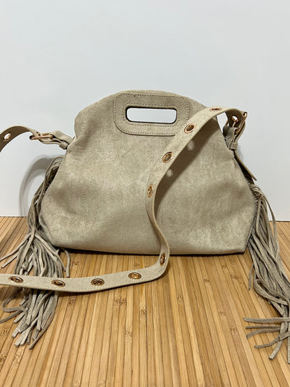 Bolso con Ojales/Tachuelas metálicas en Dorado y flecos - Efecto piel, 27x25x7cm