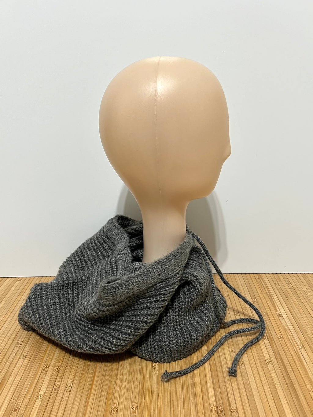 Balaclava de Punto Grueso con Cordón Ajustable – Capucha y Bufanda de Invierno