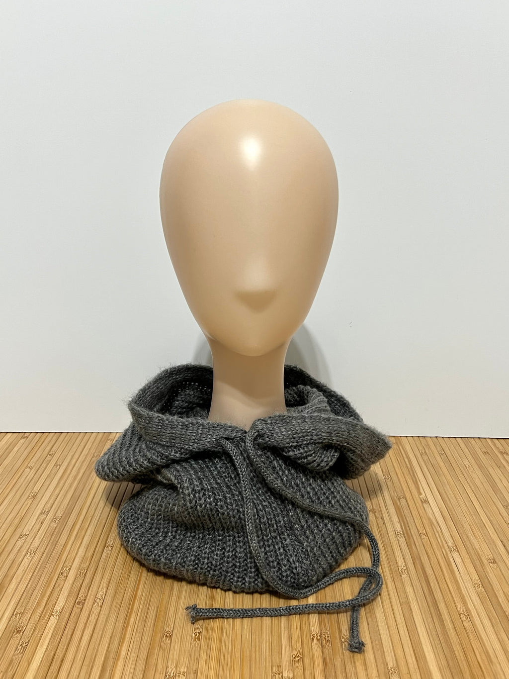 Balaclava de Punto Grueso con Cordón Ajustable – Capucha y Bufanda de Invierno