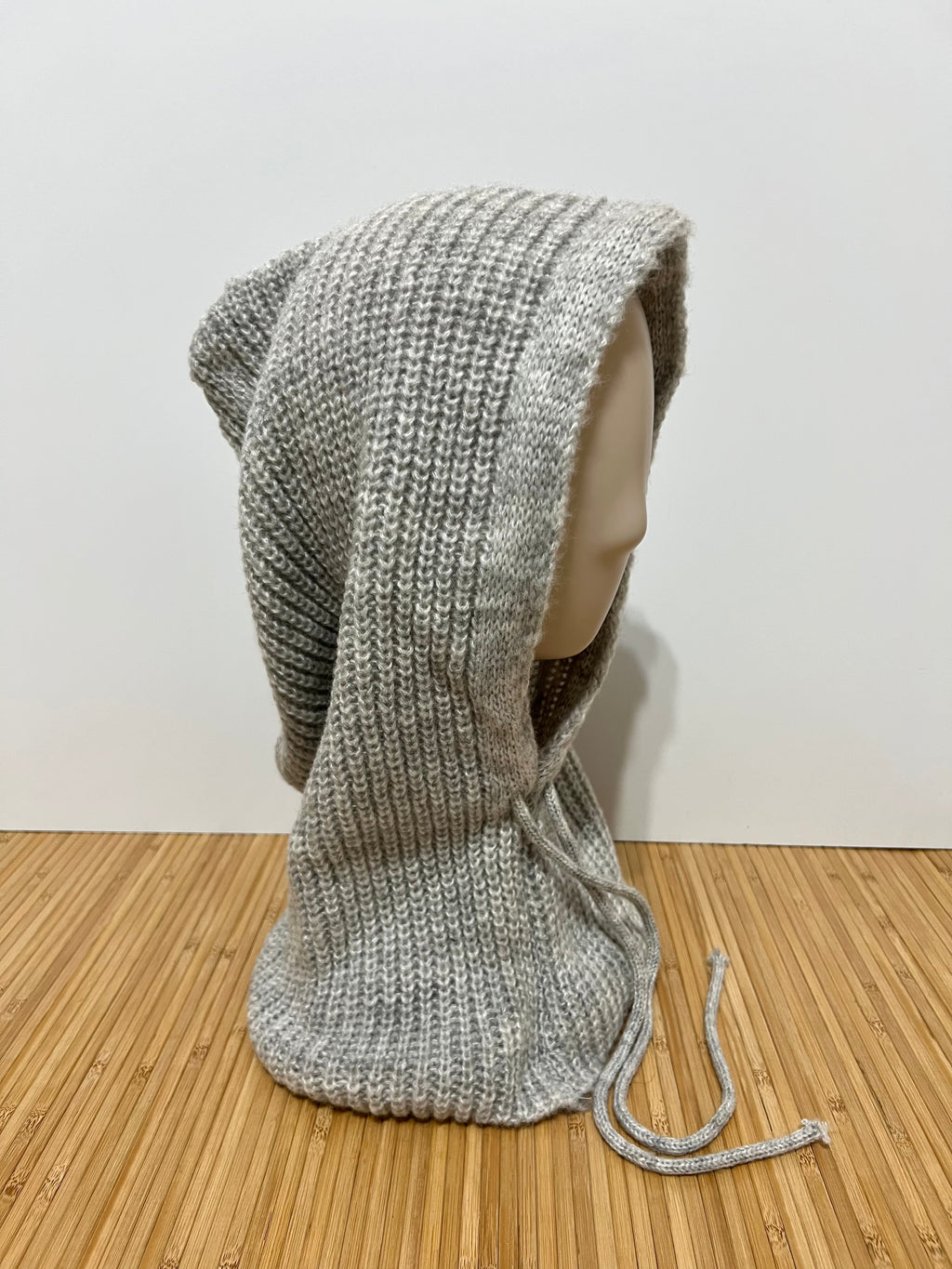 Balaclava de Punto Grueso con Cordón Ajustable – Capucha y Bufanda de Invierno