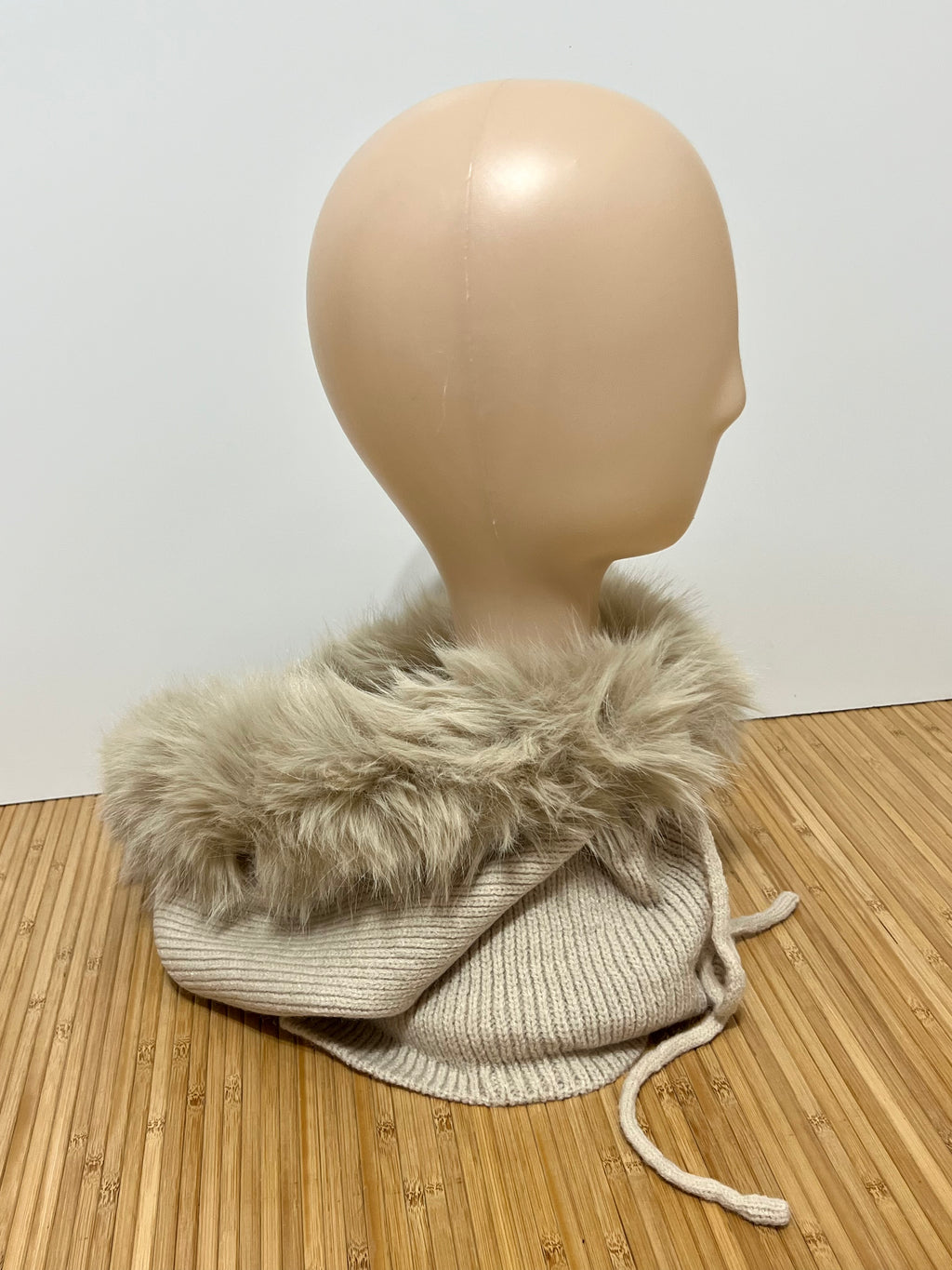 Balaclava de malha com pelo no capuz para mulher | Elegante e suave