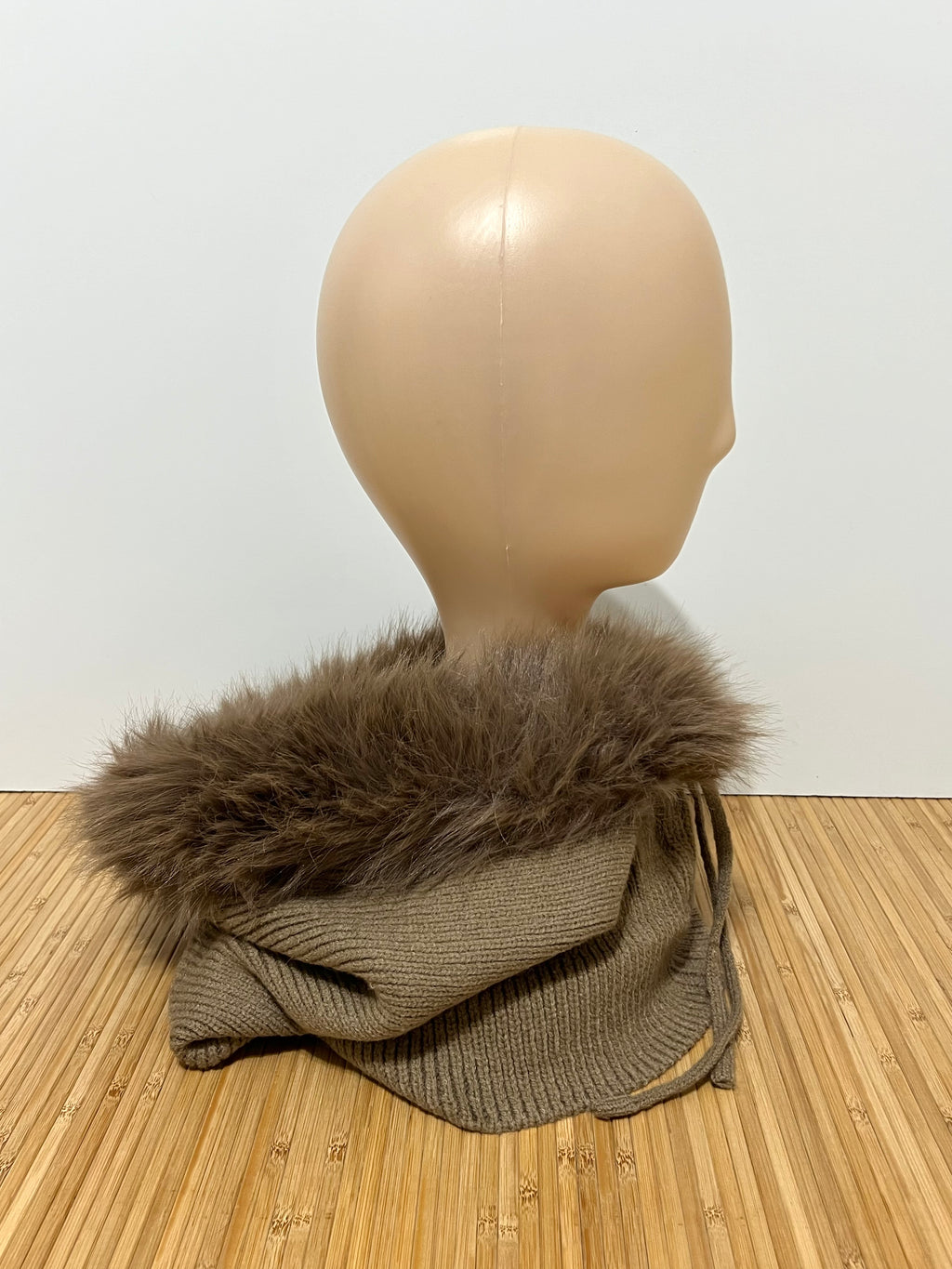 Balaclava de malha com pelo no capuz para mulher | Elegante e suave