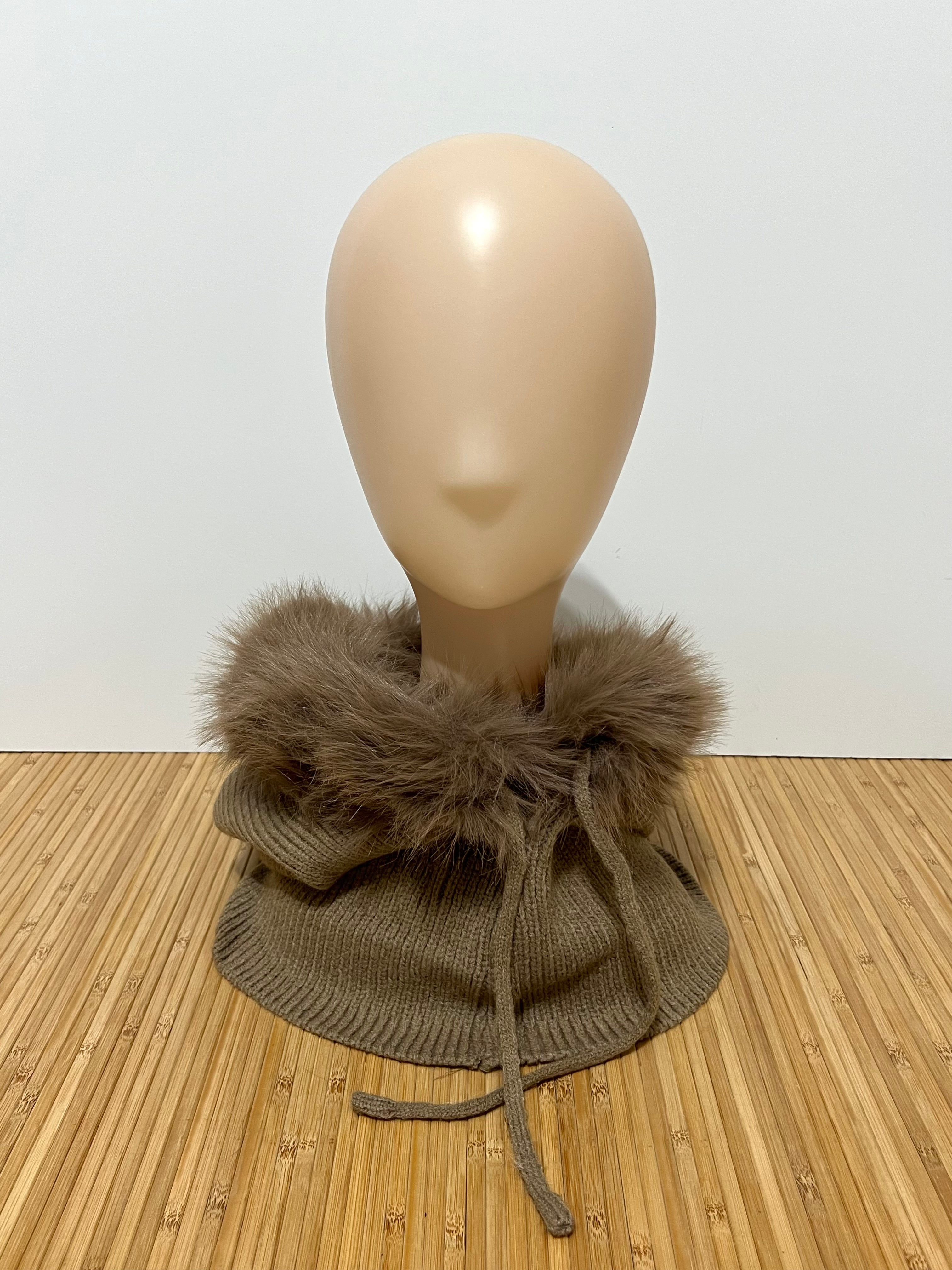 Balaclava de Punto con Pelo en la Capucha Mujer | Elegante y suave