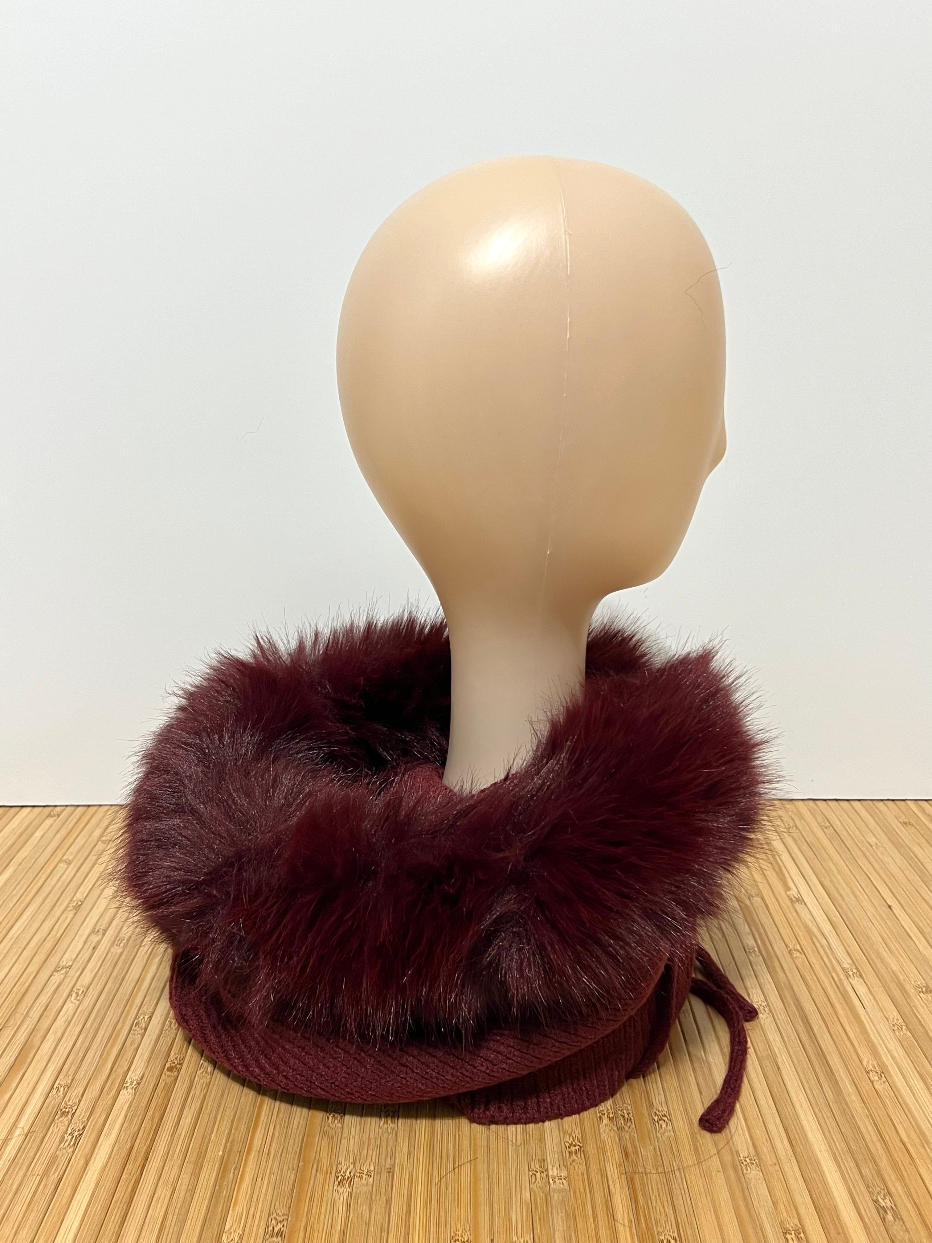 Balaclava de Punto con Pelo en la Capucha Mujer | Elegante y suave