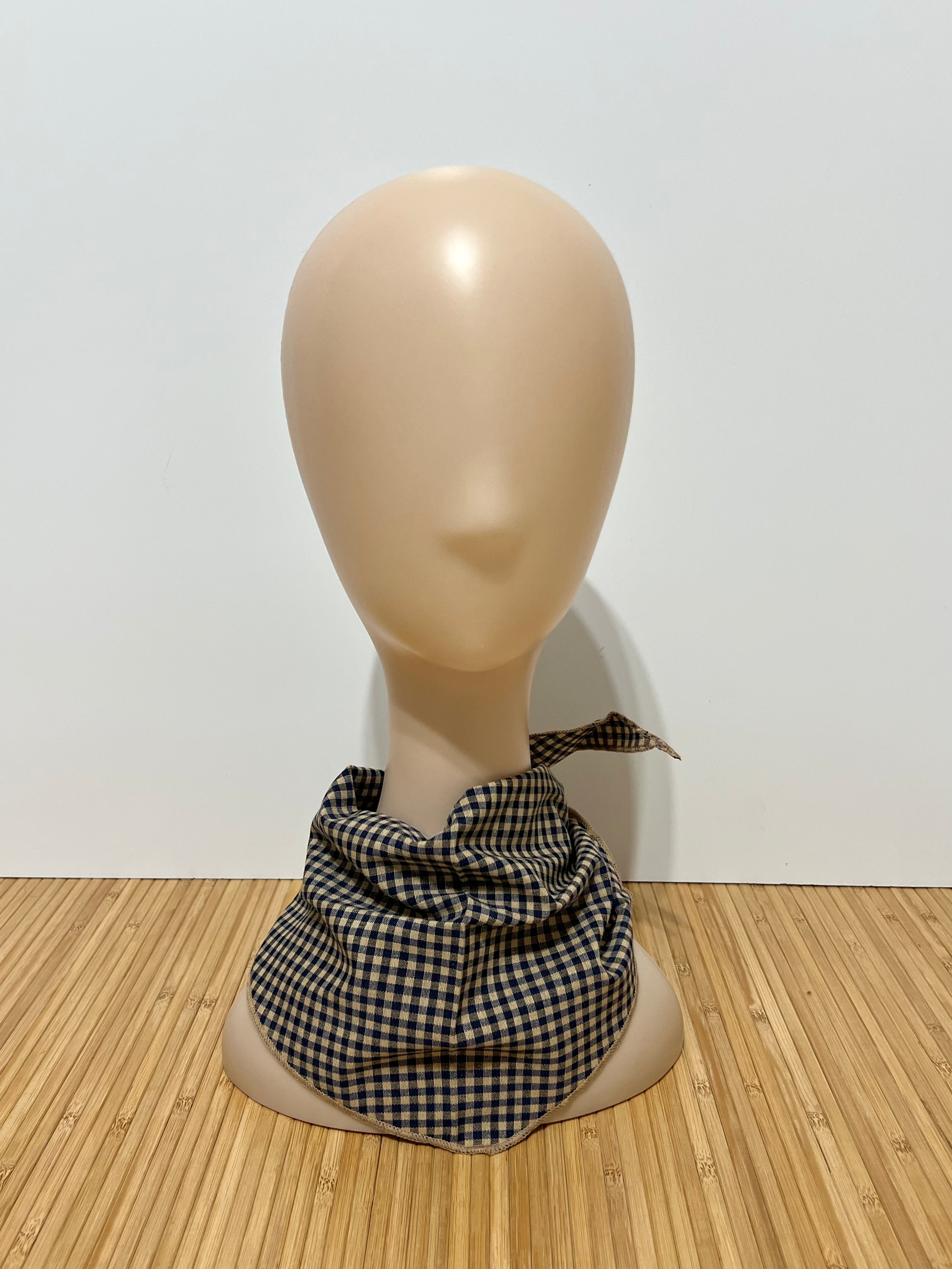 Pañuelo Corto de Cuello con Estampado de Cuadros