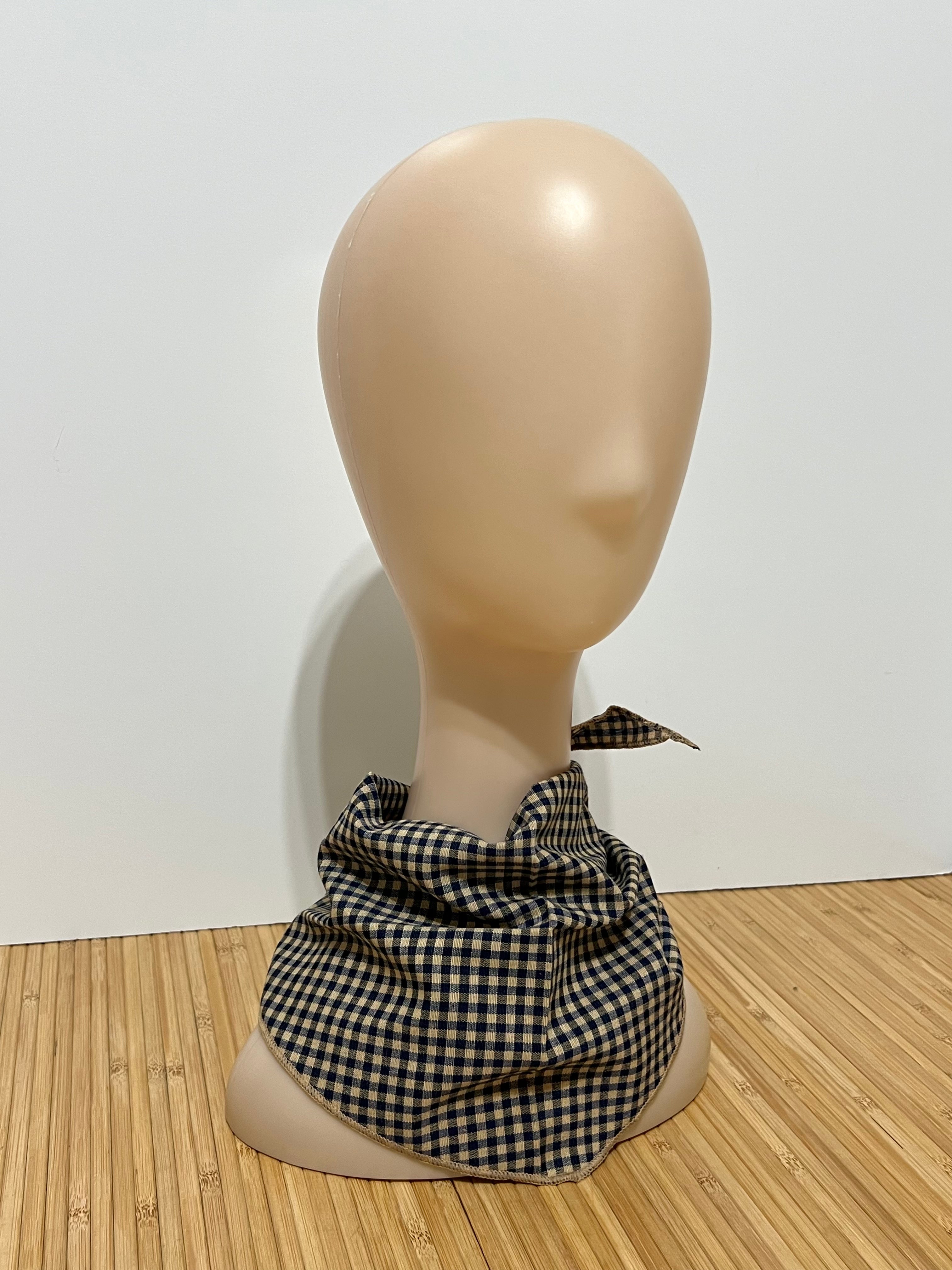 Lenço Curto de Pescoço com Padrão de Xadrez