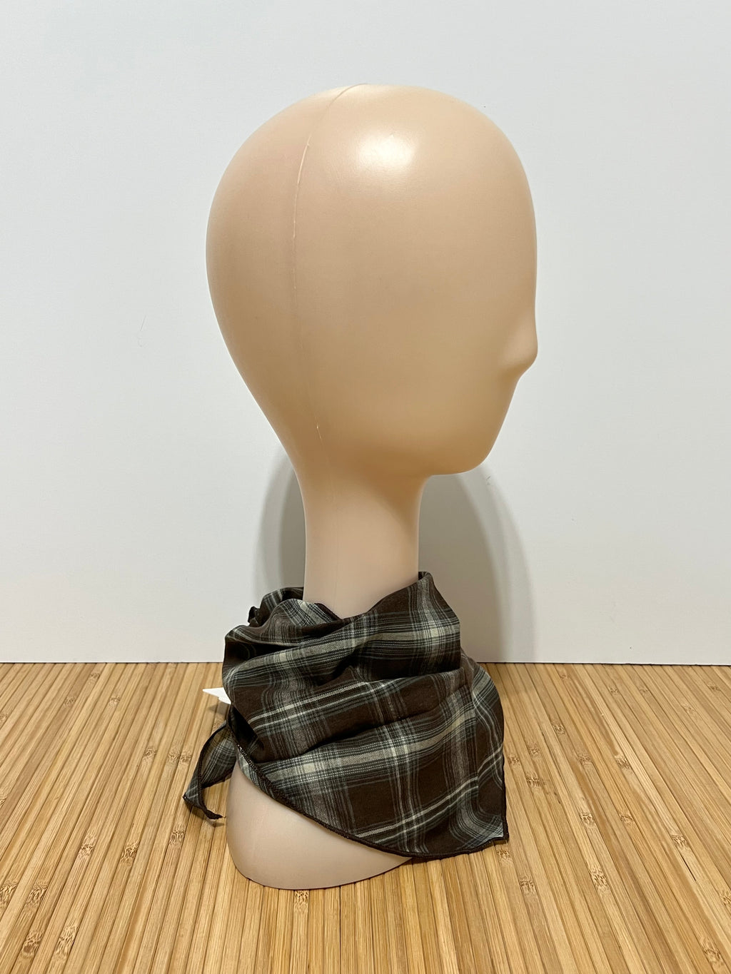 Lenço Curto de Pescoço com Padrão de Xadrez