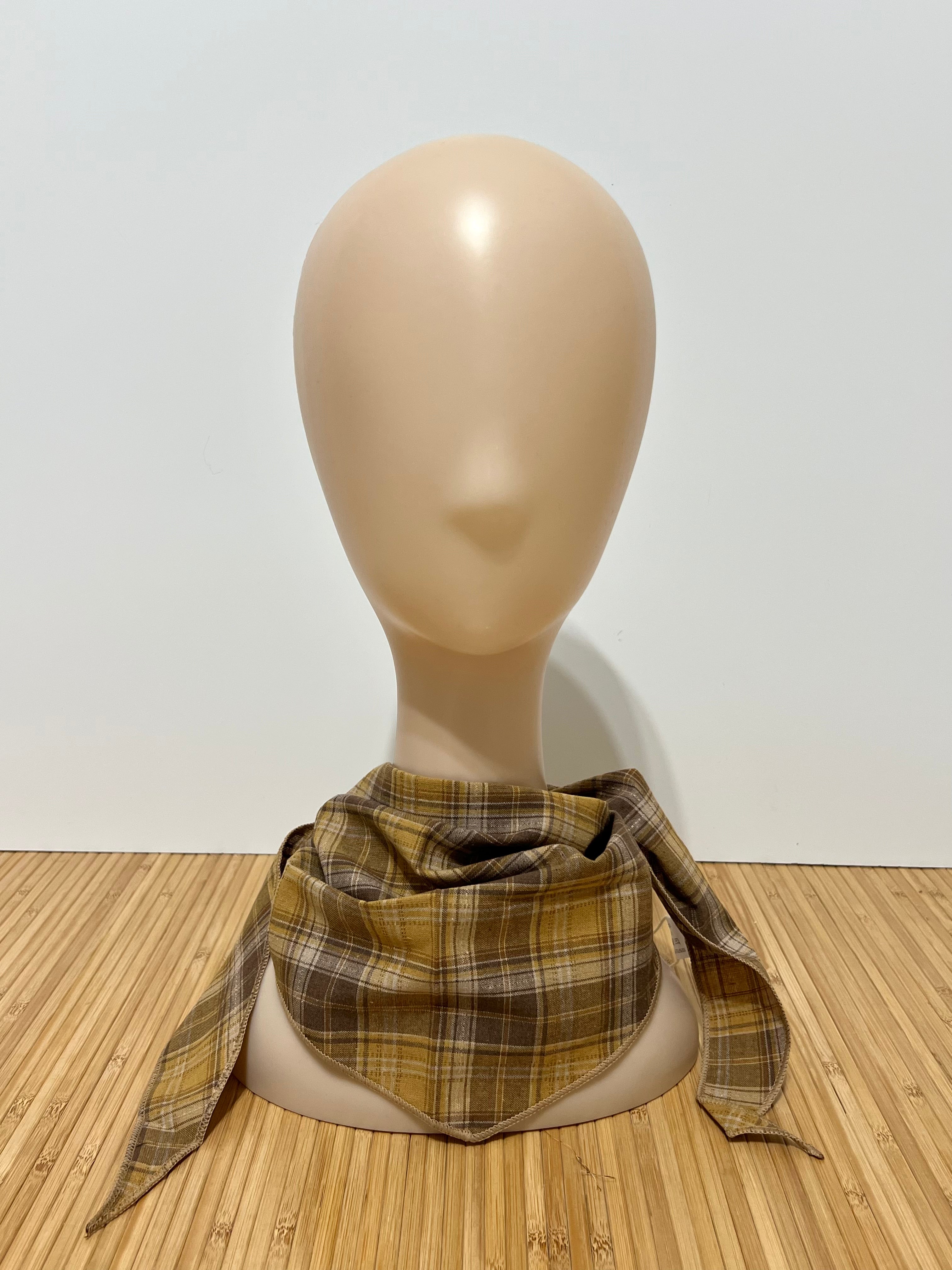 Pañuelo Corto de Cuello con Estampado de Cuadros