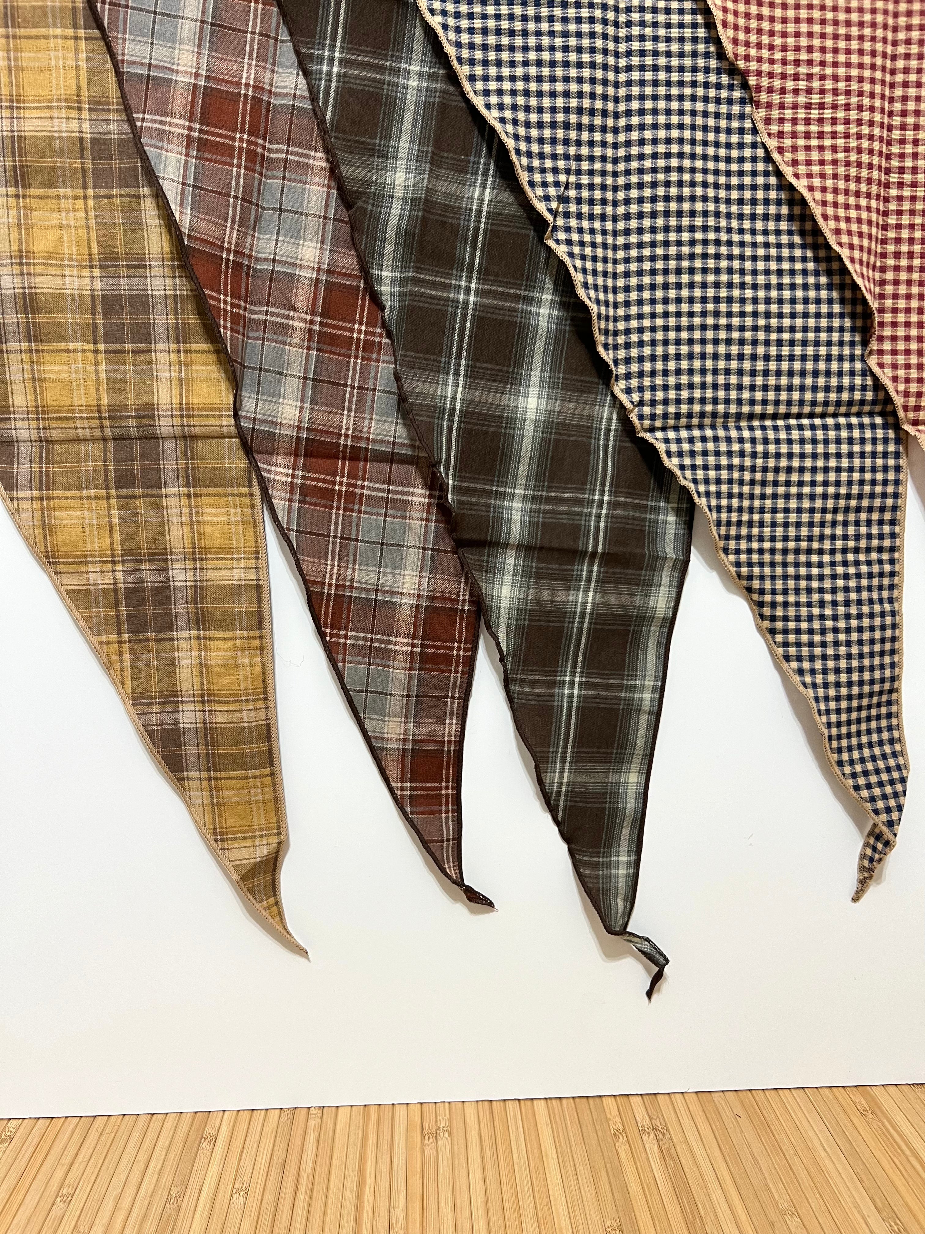 Lenço Curto de Pescoço com Padrão de Xadrez