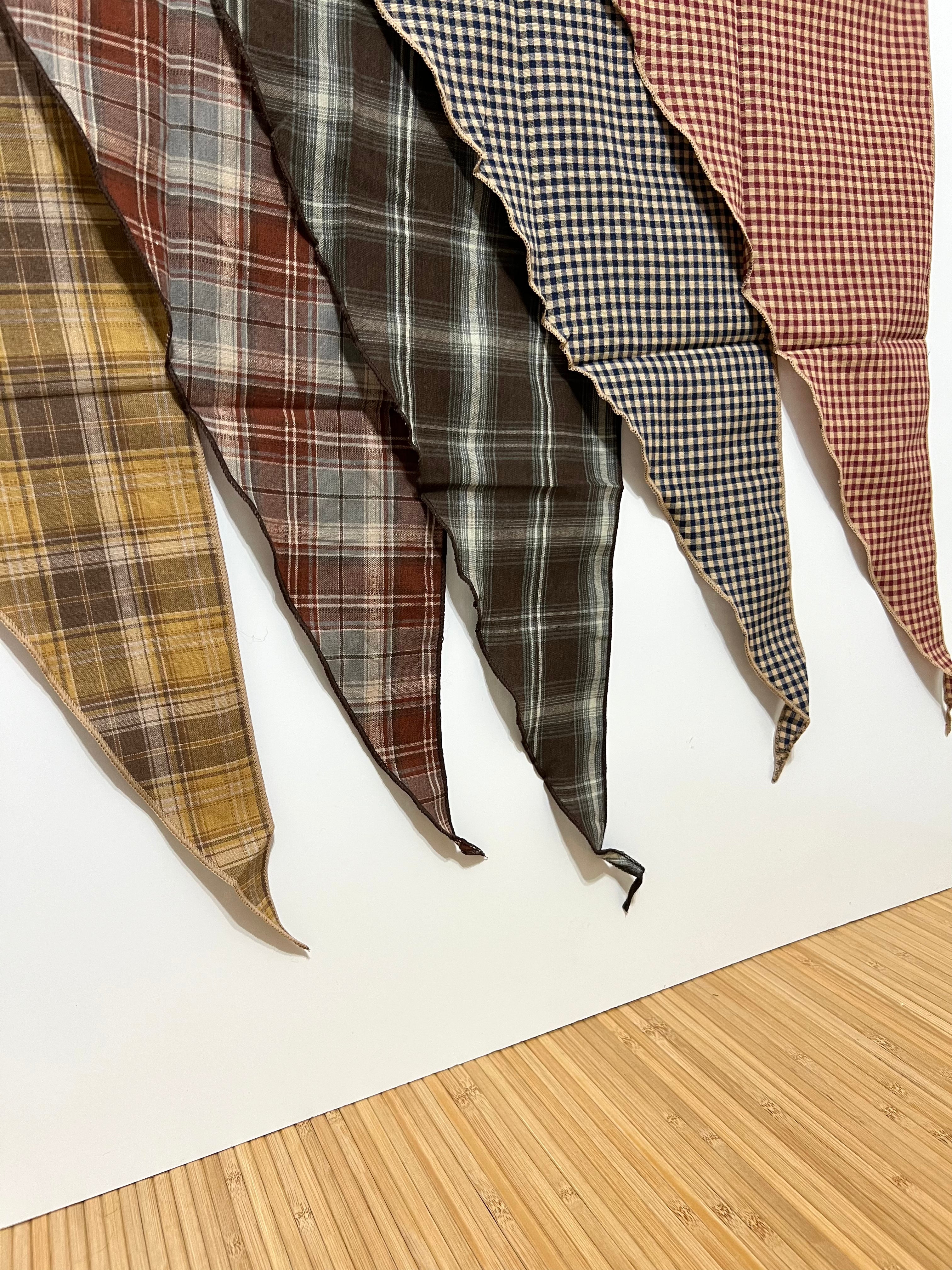 Lenço Curto de Pescoço com Padrão de Xadrez