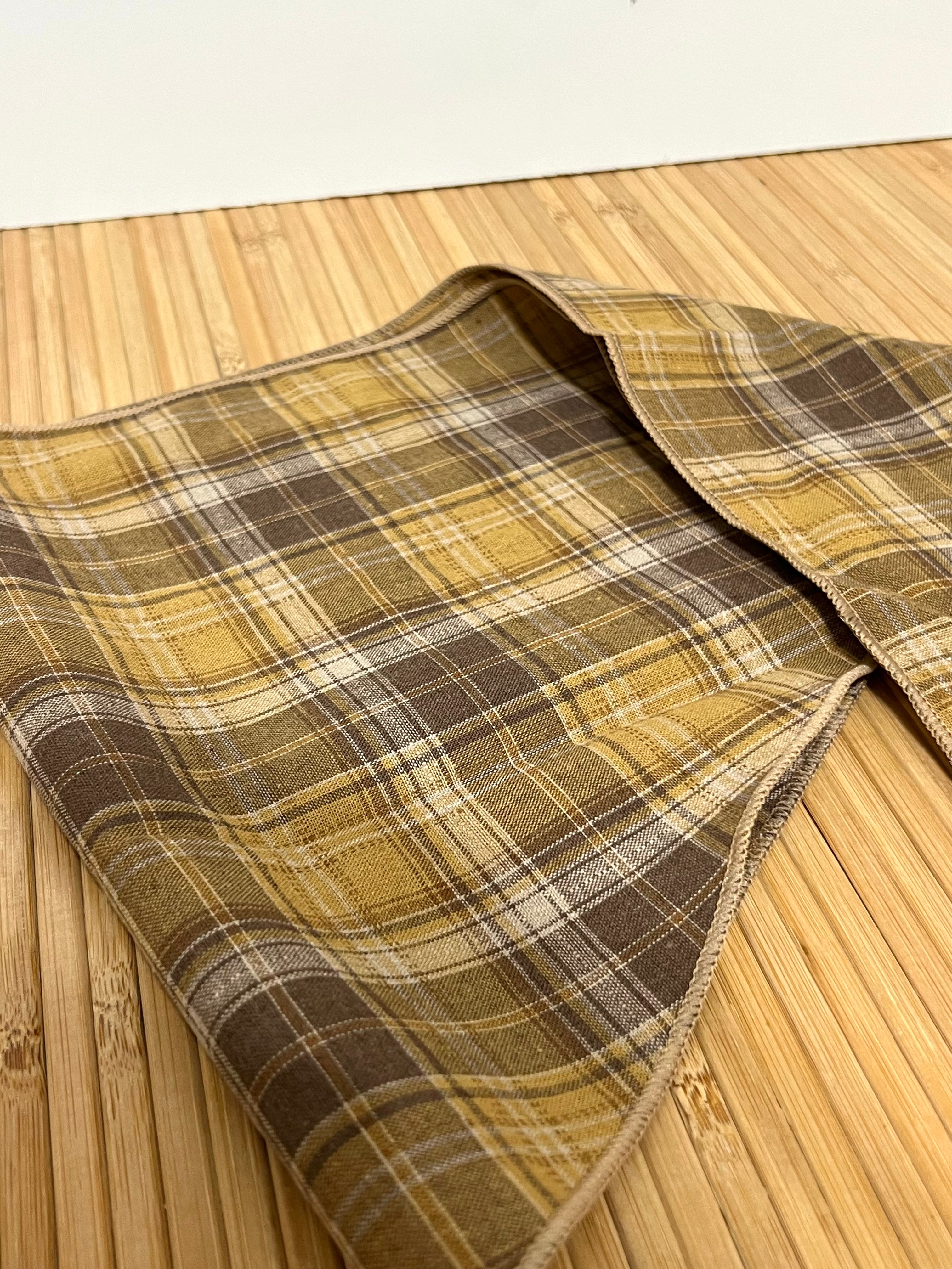 Pañuelo Corto de Cuello con Estampado de Cuadros