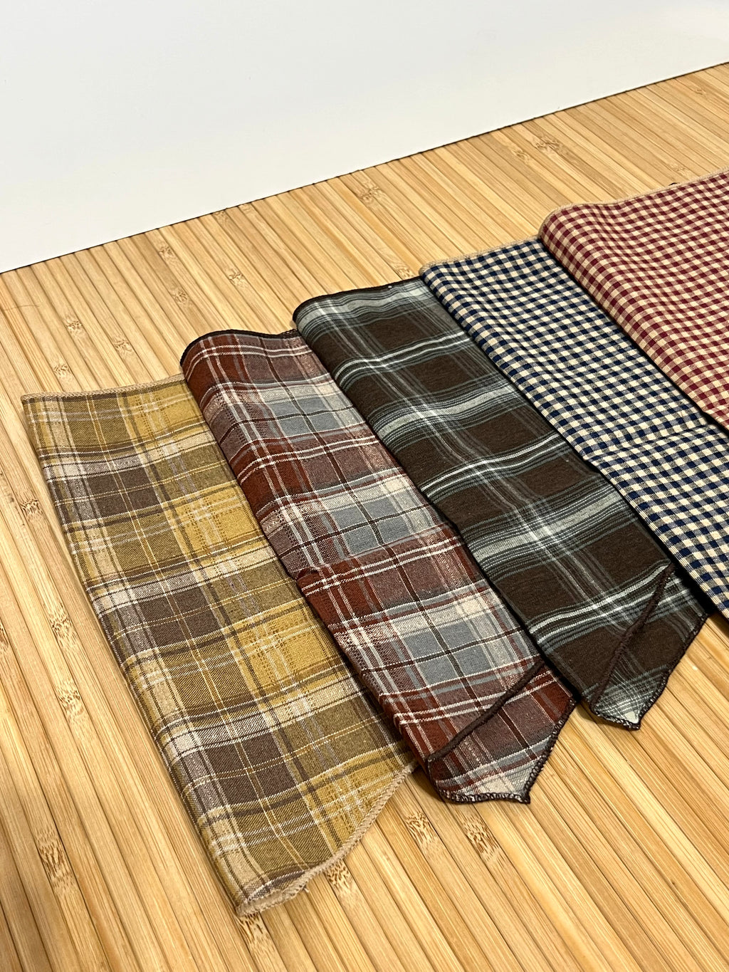 Lenço Curto de Pescoço com Padrão de Xadrez