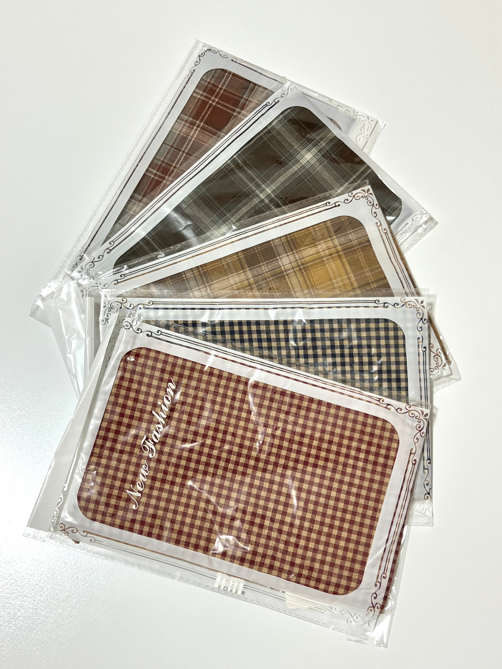 Lenço Curto de Pescoço com Padrão de Xadrez