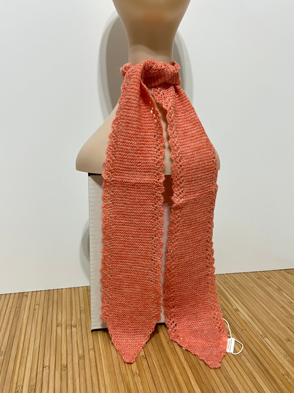 Pañuelo de Punto en Pico Estilo Crochet