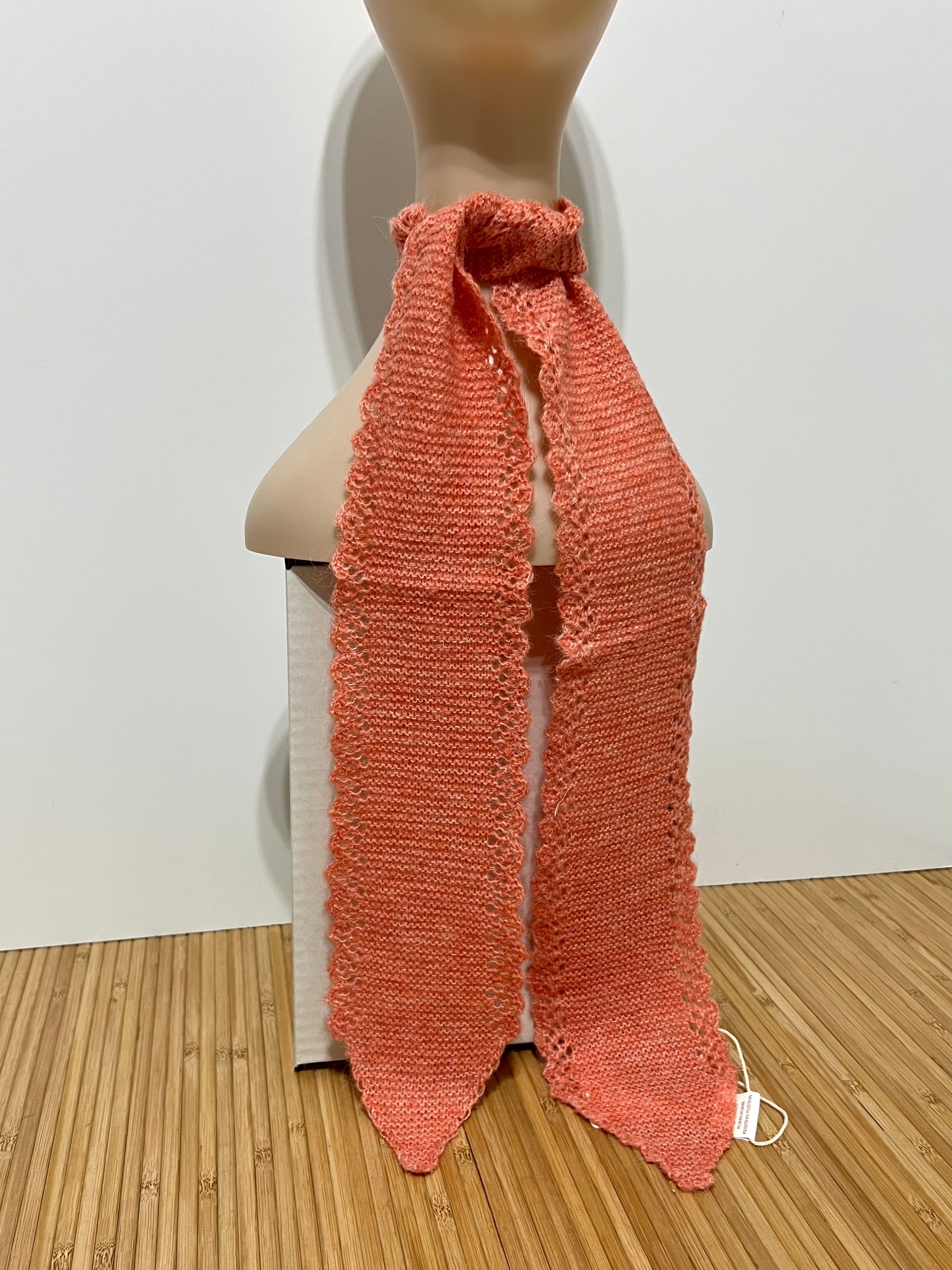 Pañuelo de Punto en Pico Estilo Crochet