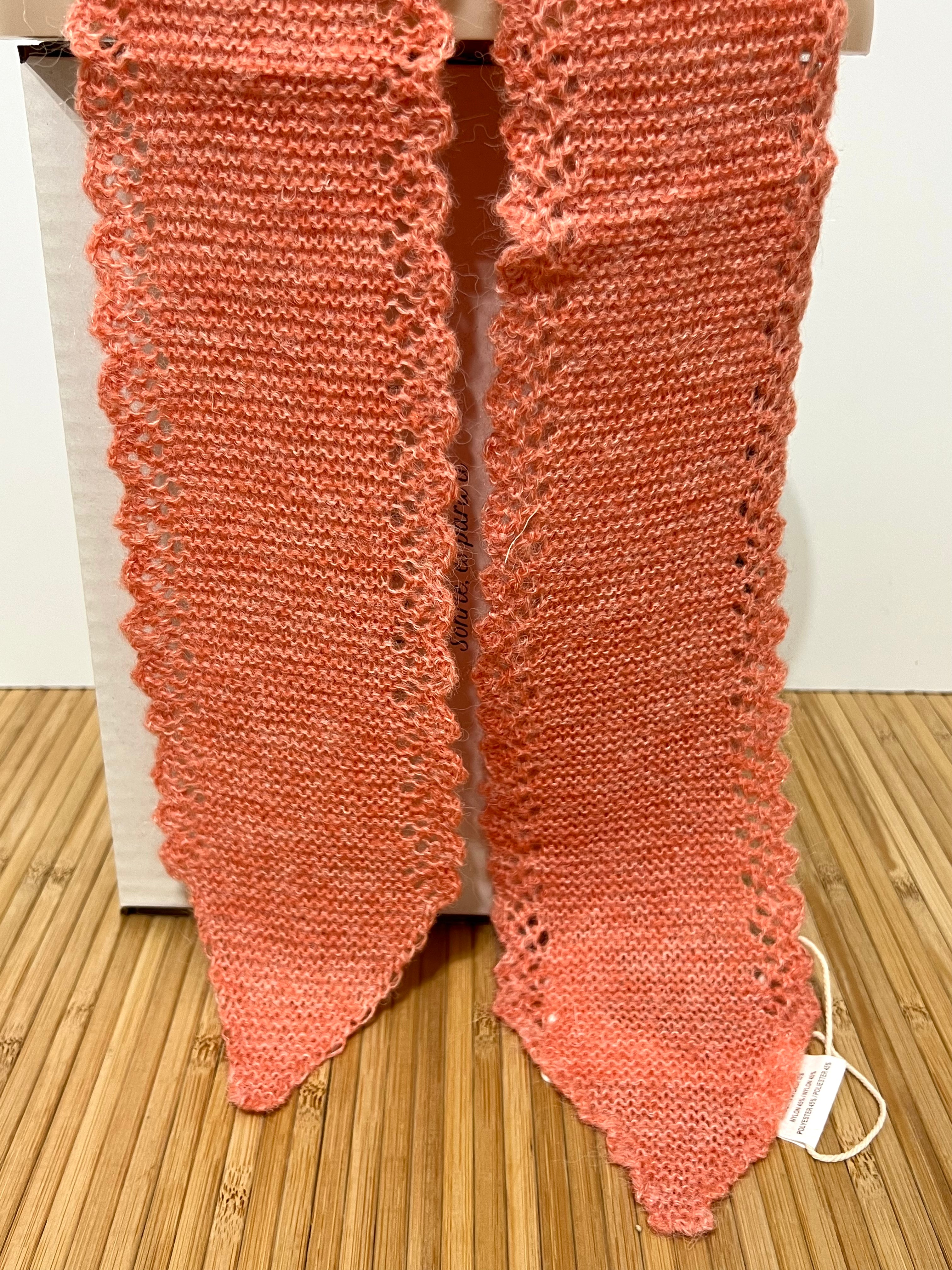 Pañuelo de Punto en Pico Estilo Crochet