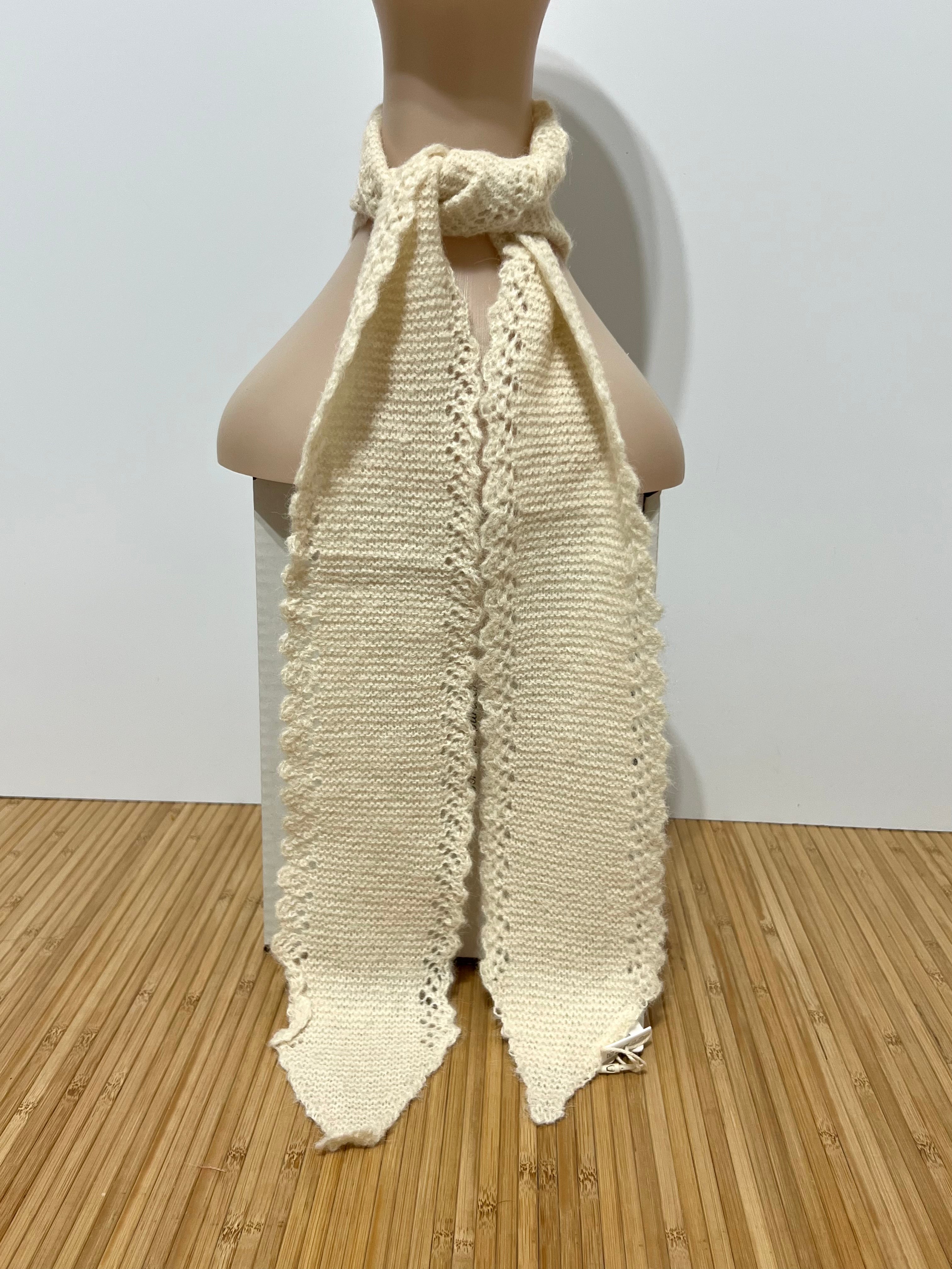 Pañuelo de Punto en Pico Estilo Crochet