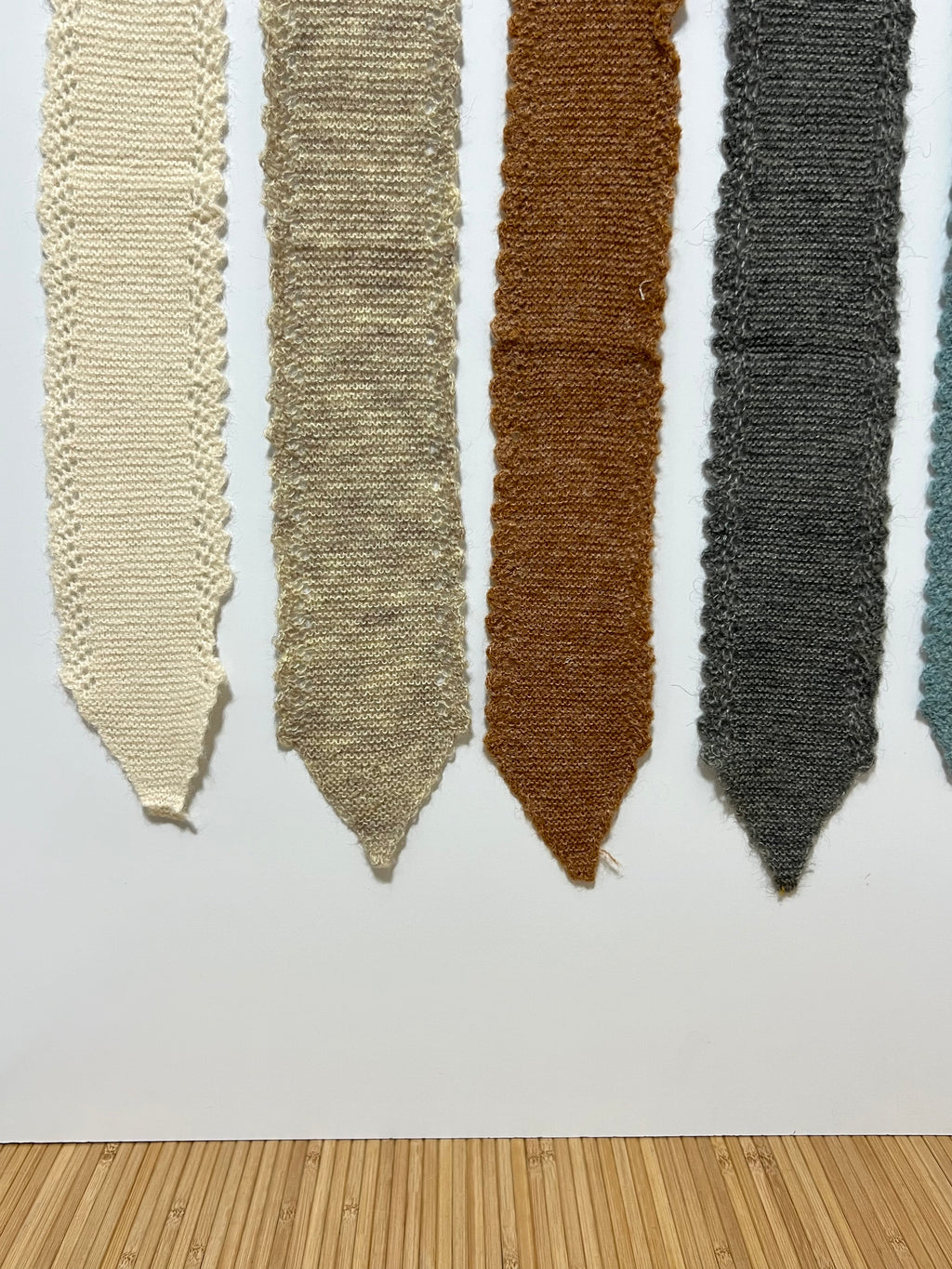 Pañuelo de Punto en Pico Estilo Crochet