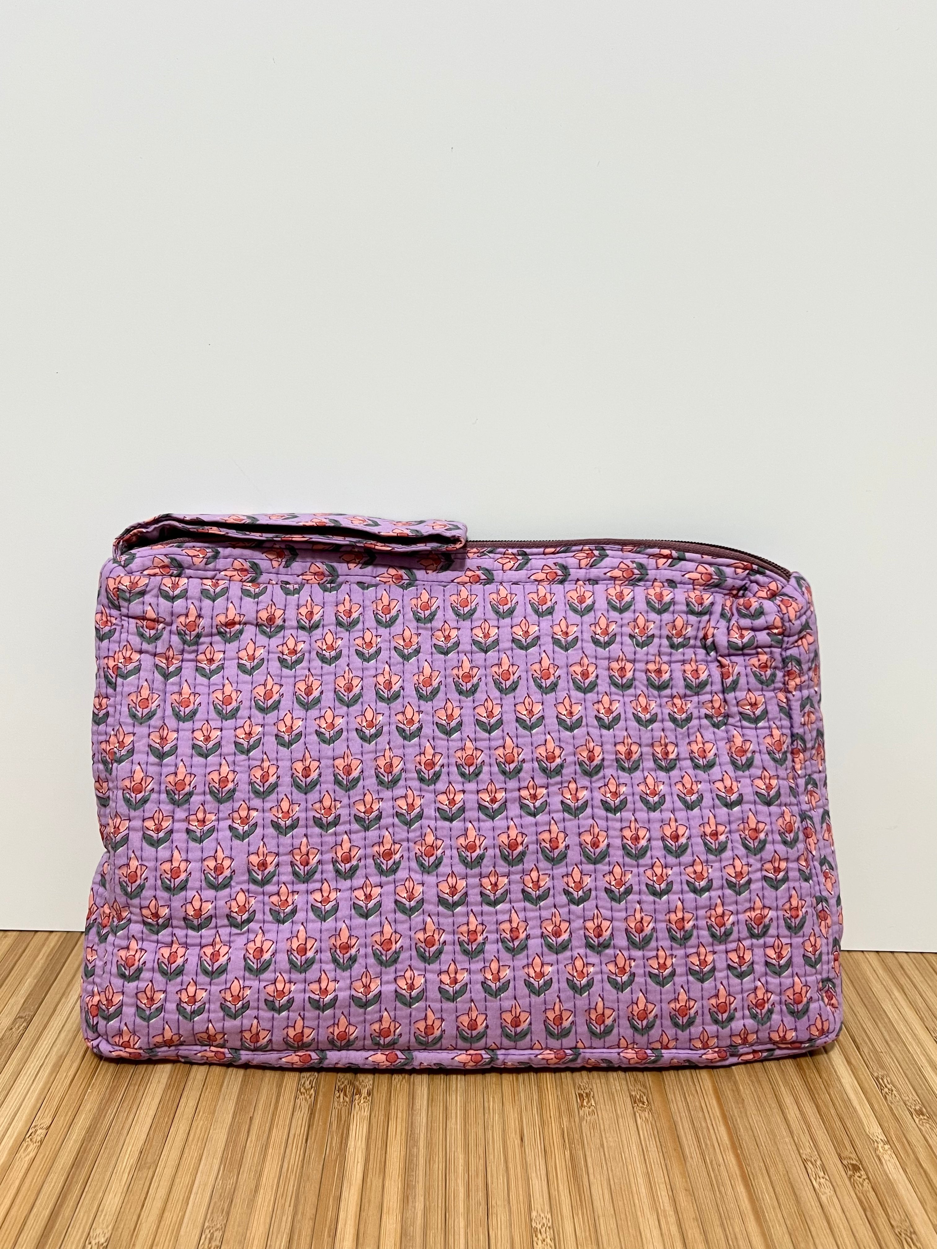 Personalisierte Hülle für iPad, Tablet und Laptop bis 13 Zoll mit Initialen – 33x22 cm