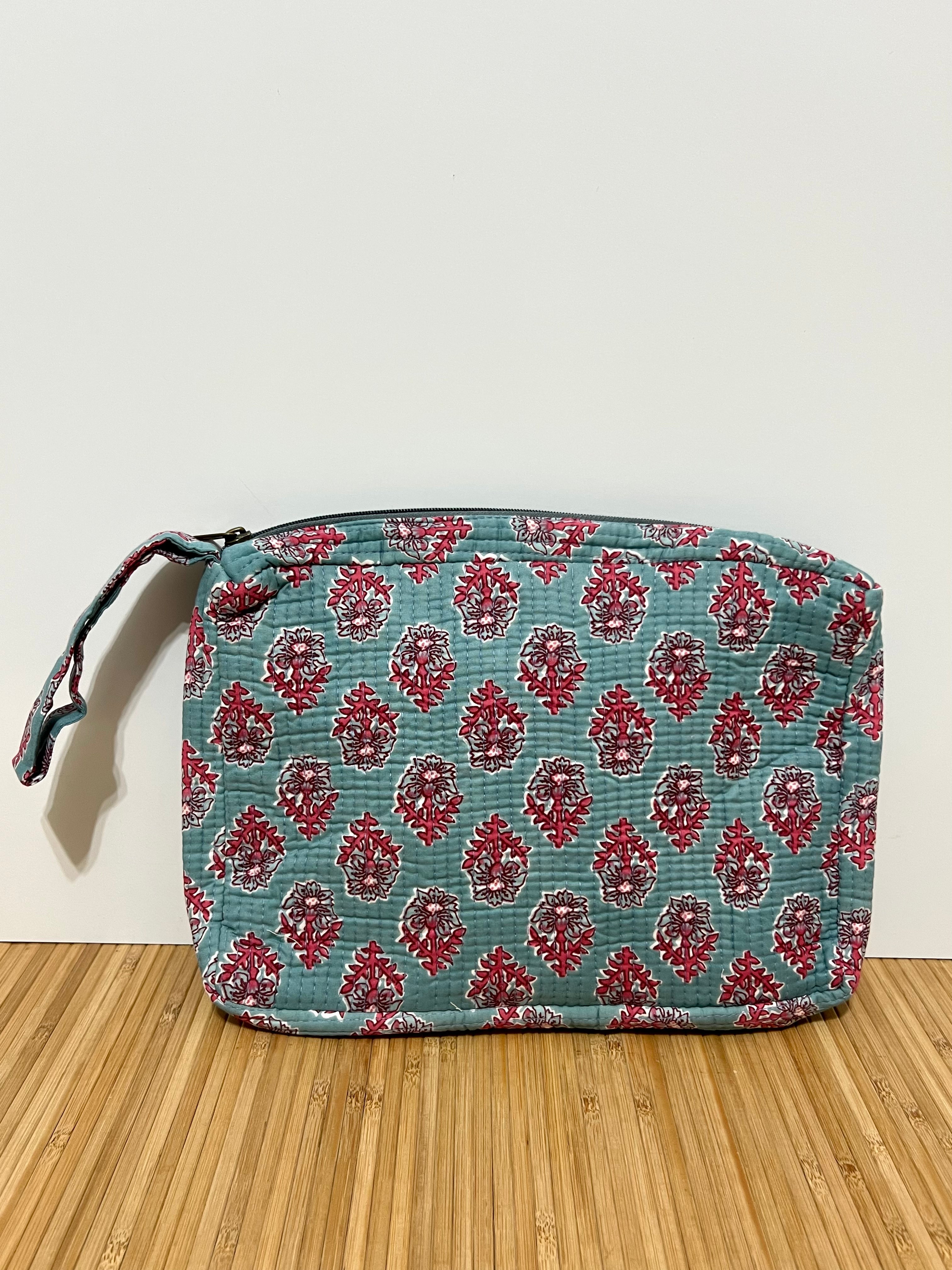 Personalisierte Hülle für iPad, Tablet und Laptop bis 13 Zoll mit Initialen – 33x22 cm