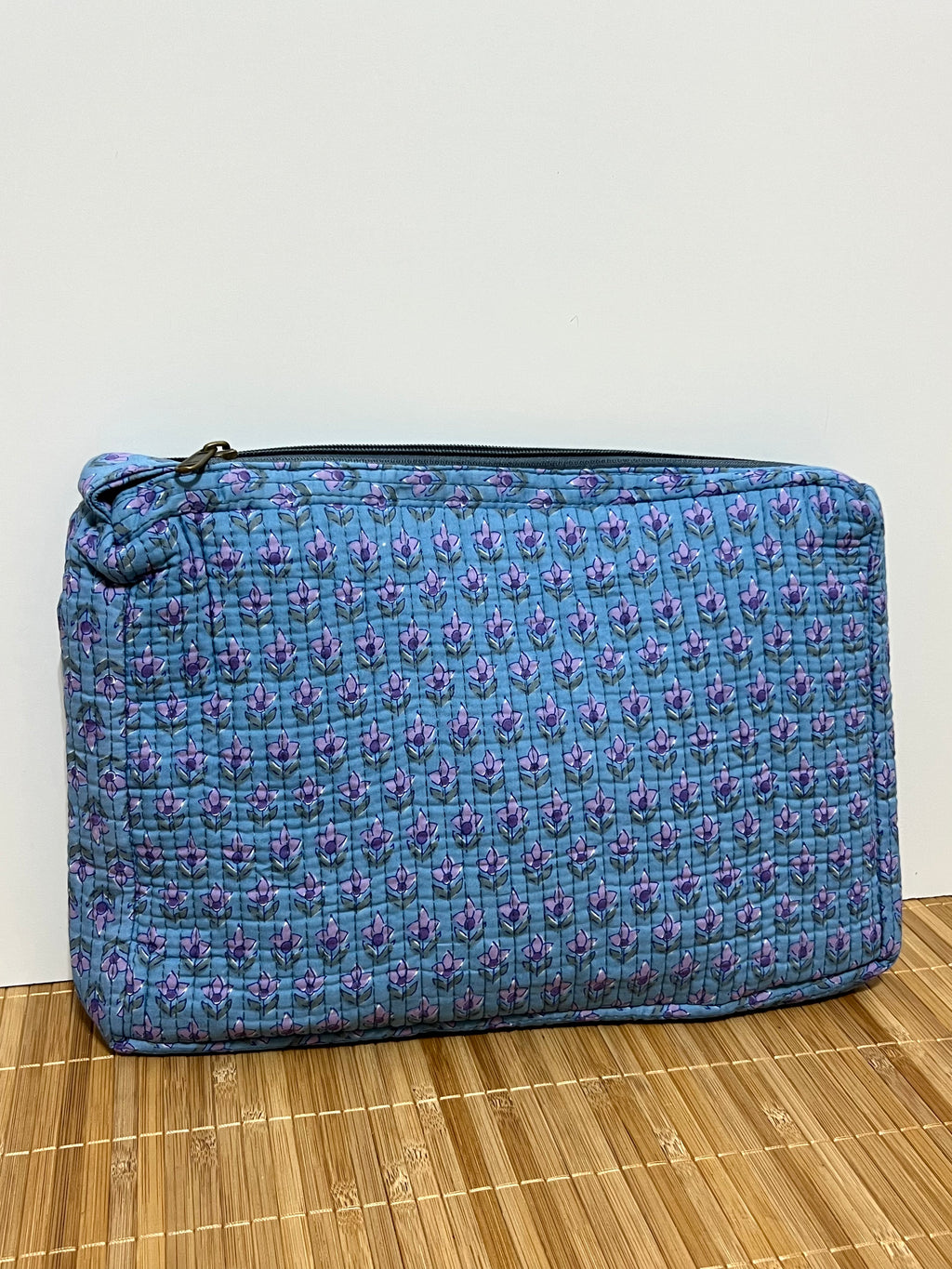 Personalisierte Hülle für iPad, Tablet und Laptop bis 13 Zoll mit Initialen – 33x22 cm